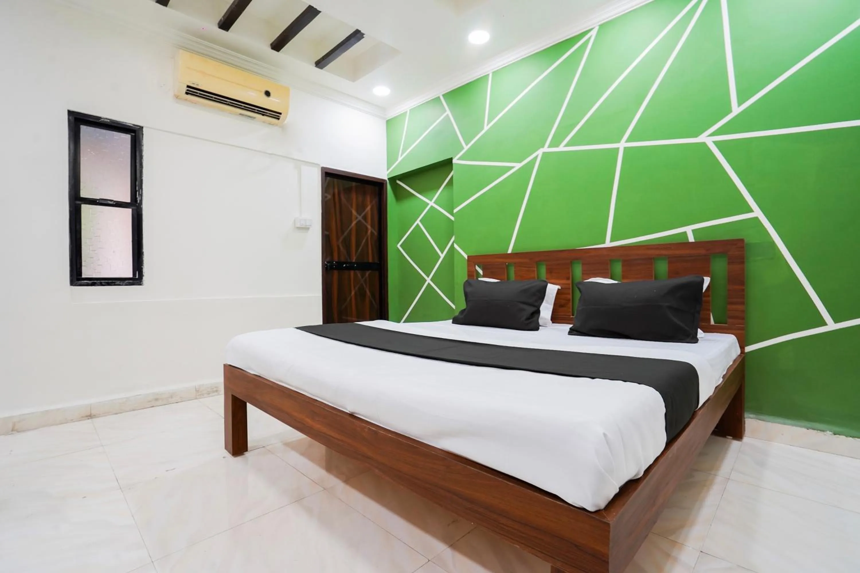 Bedroom in Hotel O The Heaven Inn