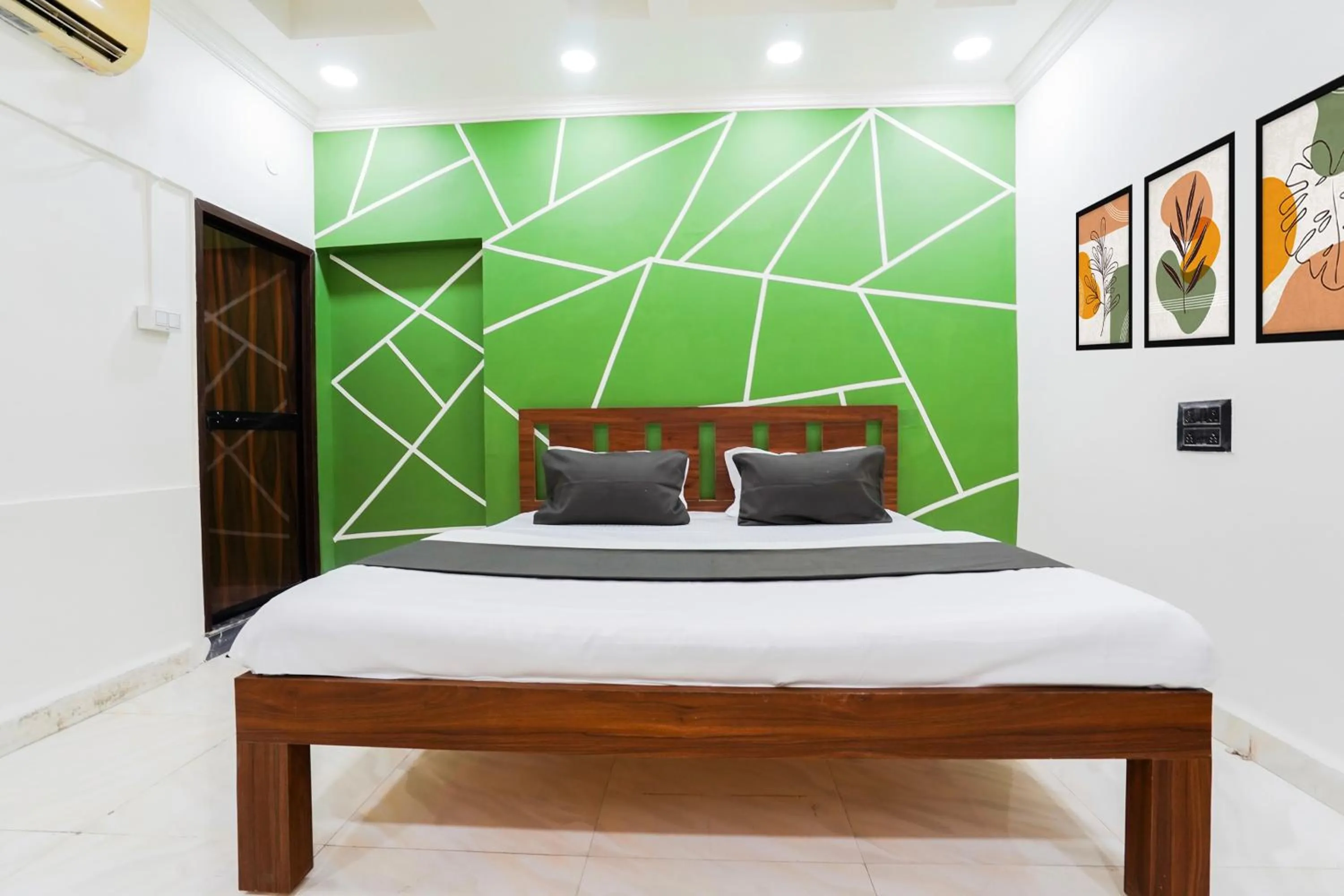 Bedroom in Hotel O The Heaven Inn