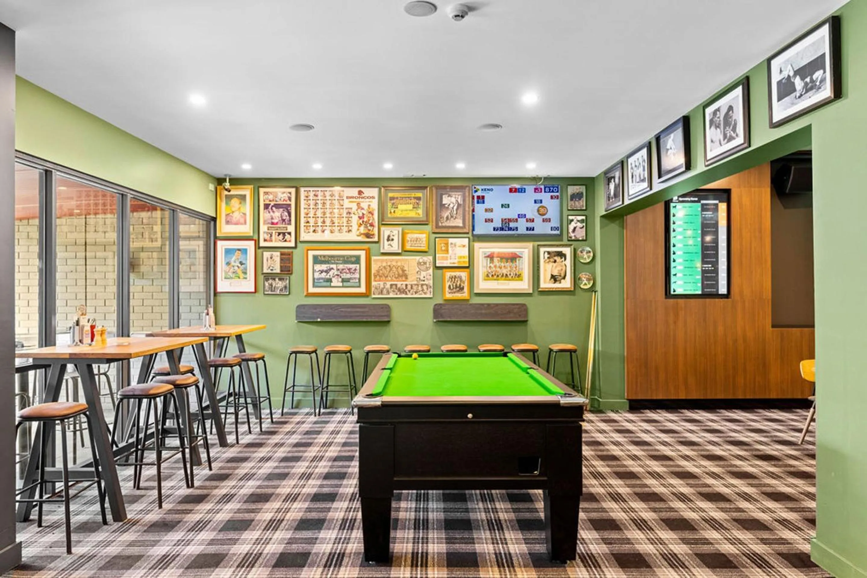 Billiard in Morayfield Tavern