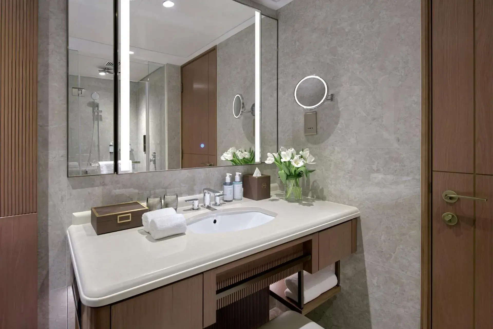 Premium Harbor King Room in Hopewell Hotel Premium Harbor King Room in Hopewell Hotel