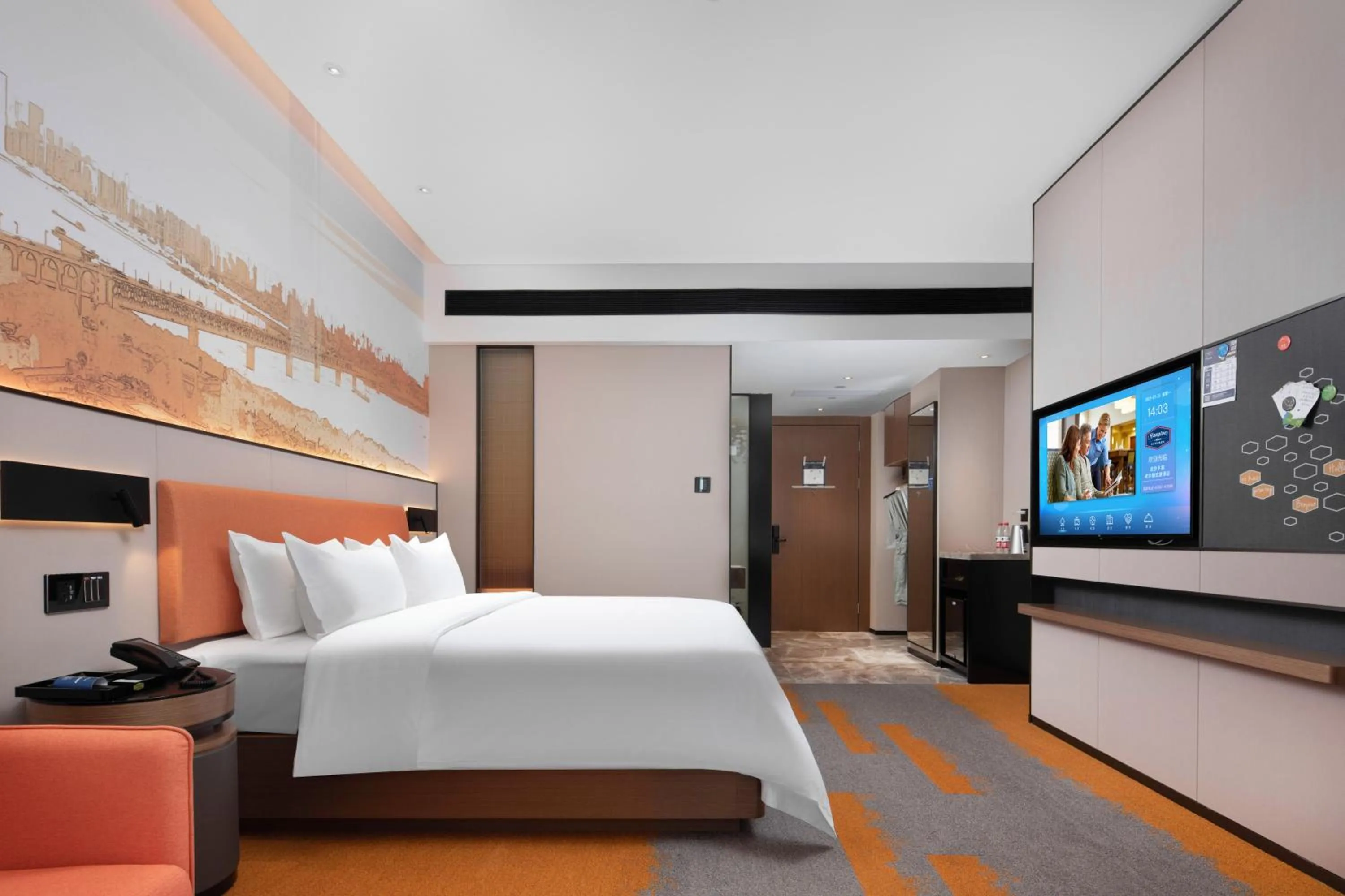 Photo of the whole room, Bed in Hilton Hotel by Hampton Wuhan Zhongnan Street Branch