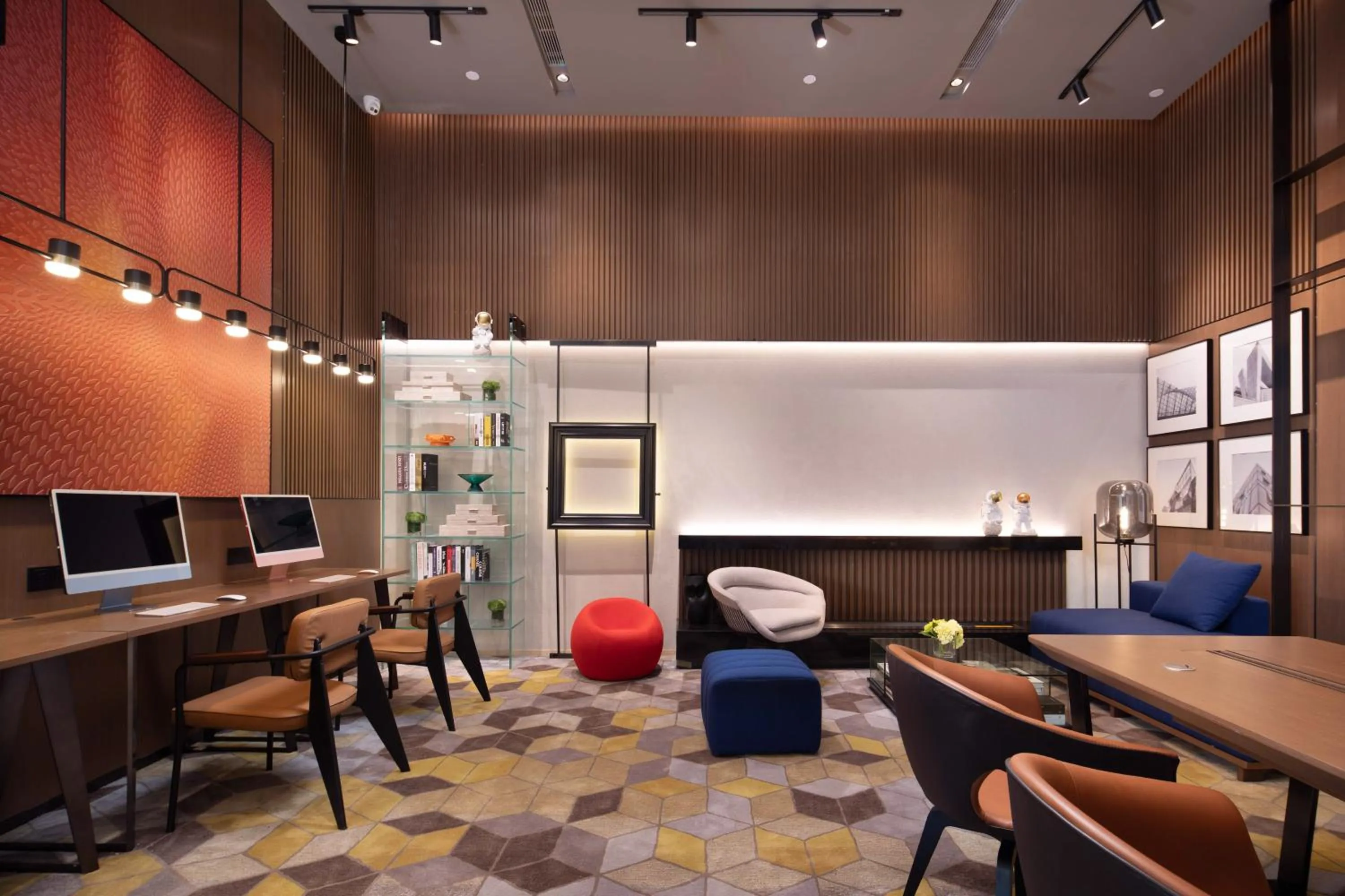 Communal lounge/ TV room in Hilton Hotel by Hampton Wuhan Zhongnan Street Branch