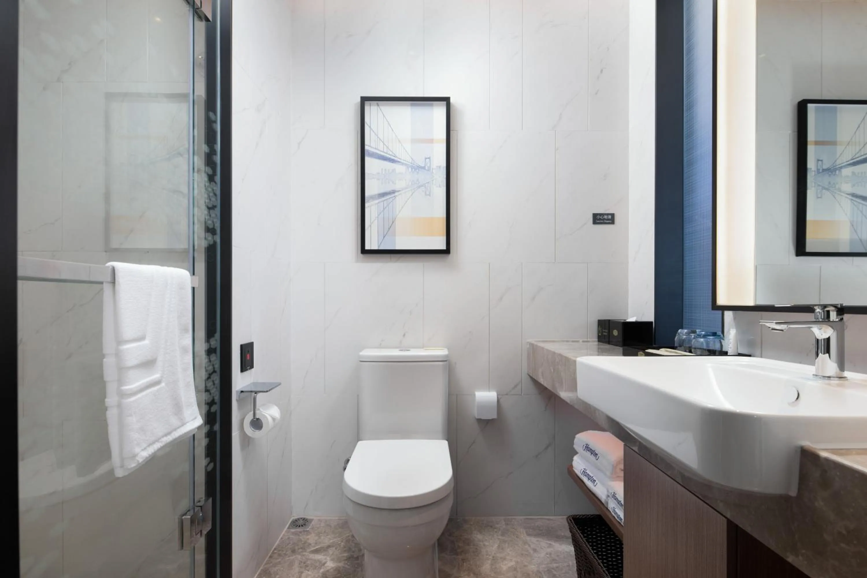 Toilet in Hilton Hotel by Hampton Wuhan Zhongnan Street Branch