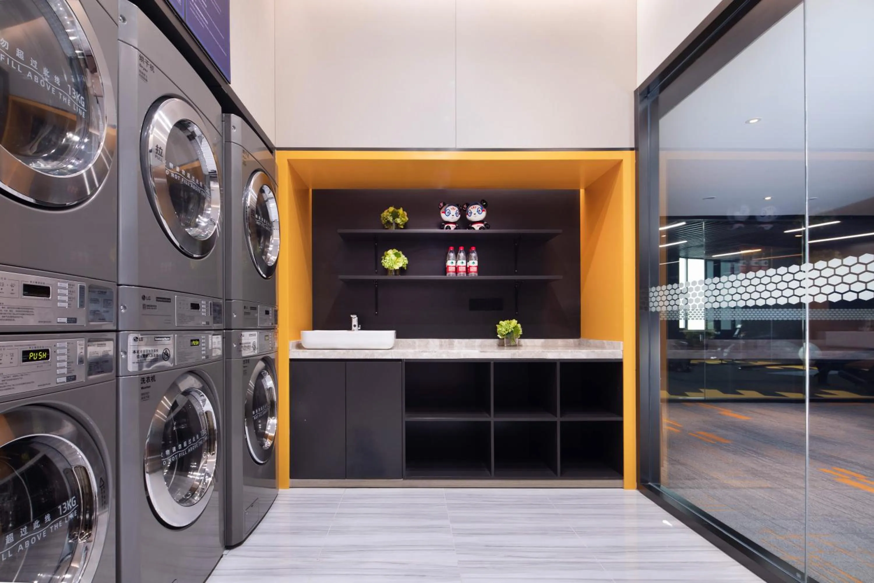 washing machine in Hilton Hotel by Hampton Wuhan Zhongnan Street Branch