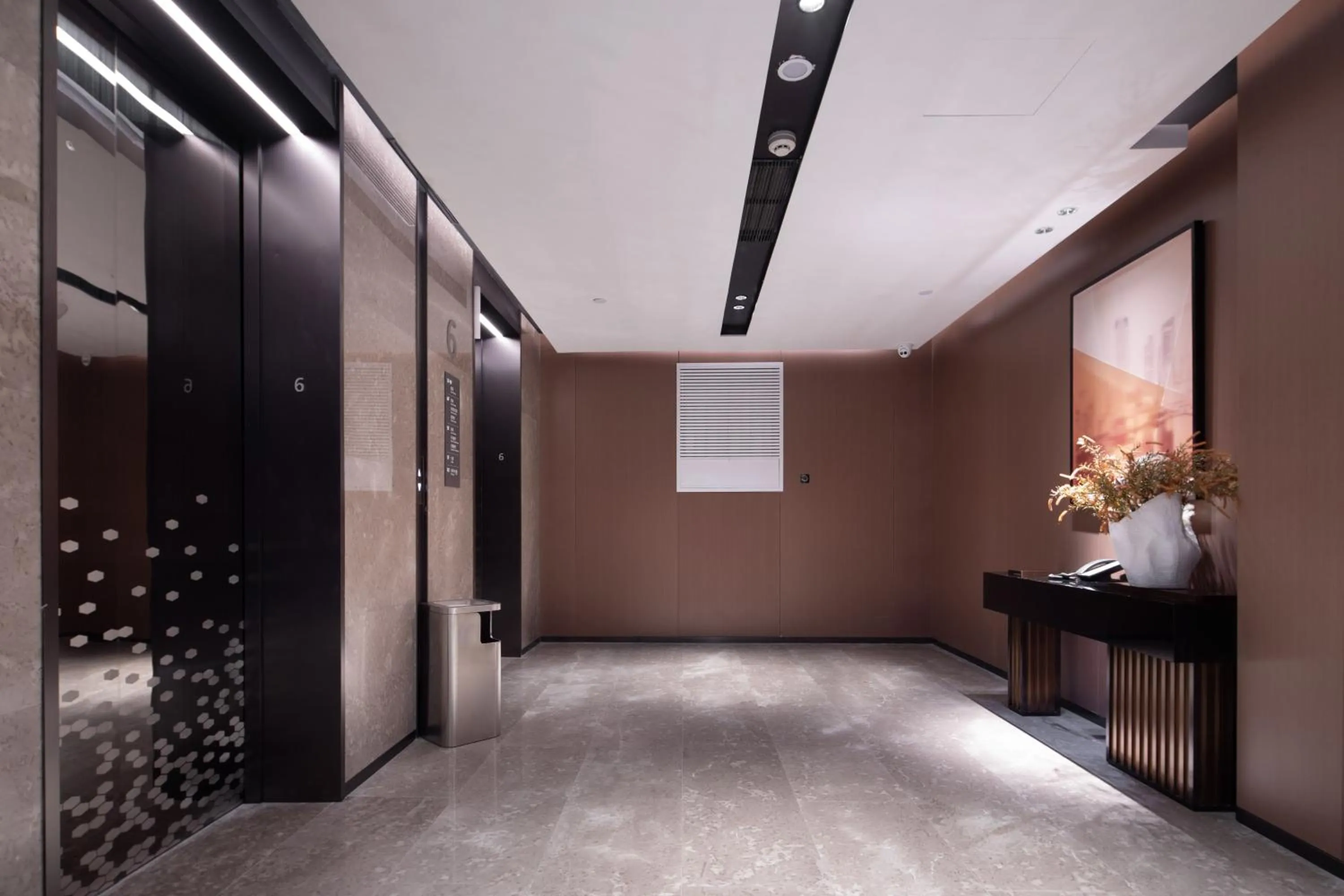wardrobe in Hilton Hotel by Hampton Wuhan Zhongnan Street Branch