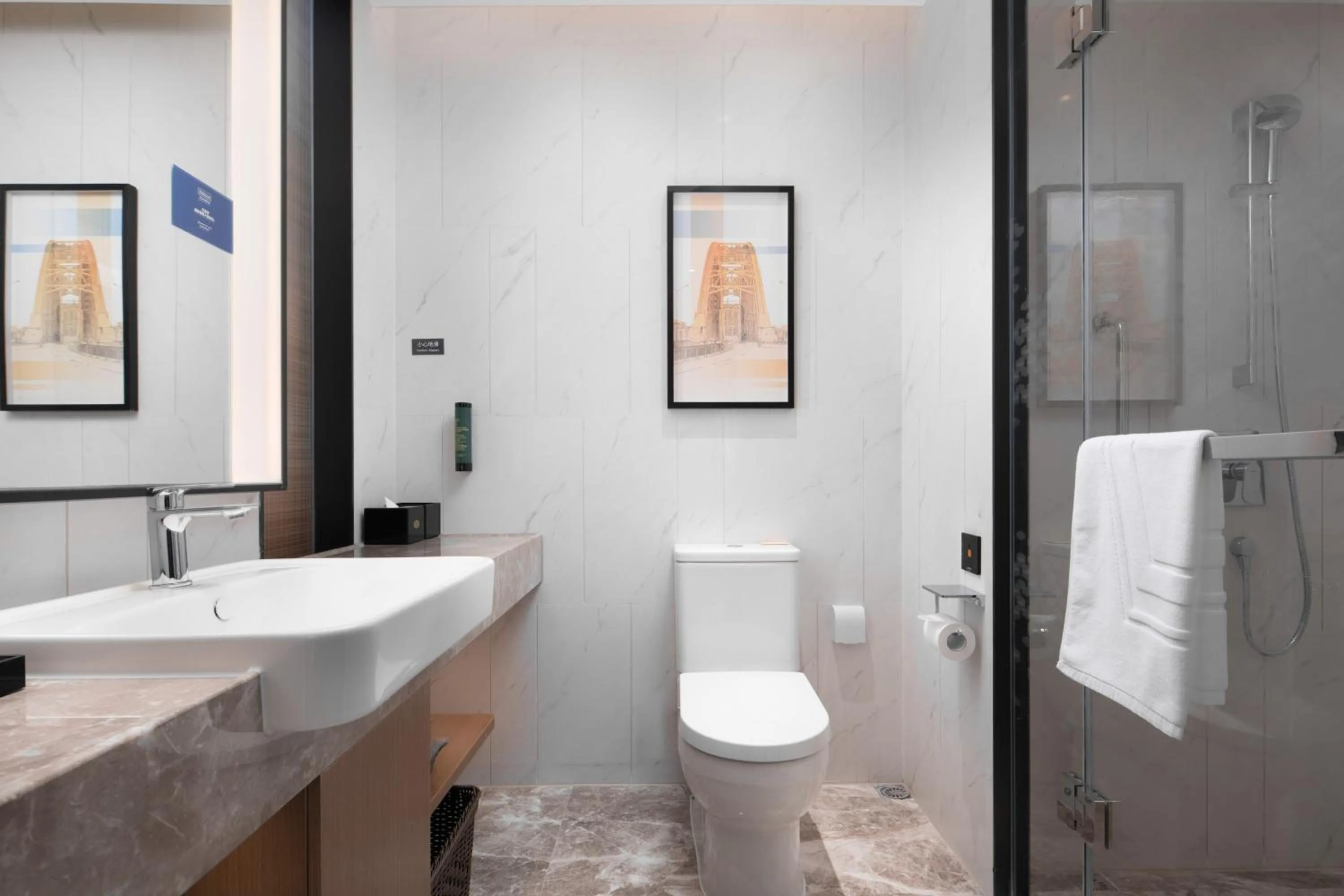 Toilet in Hilton Hotel by Hampton Wuhan Zhongnan Street Branch