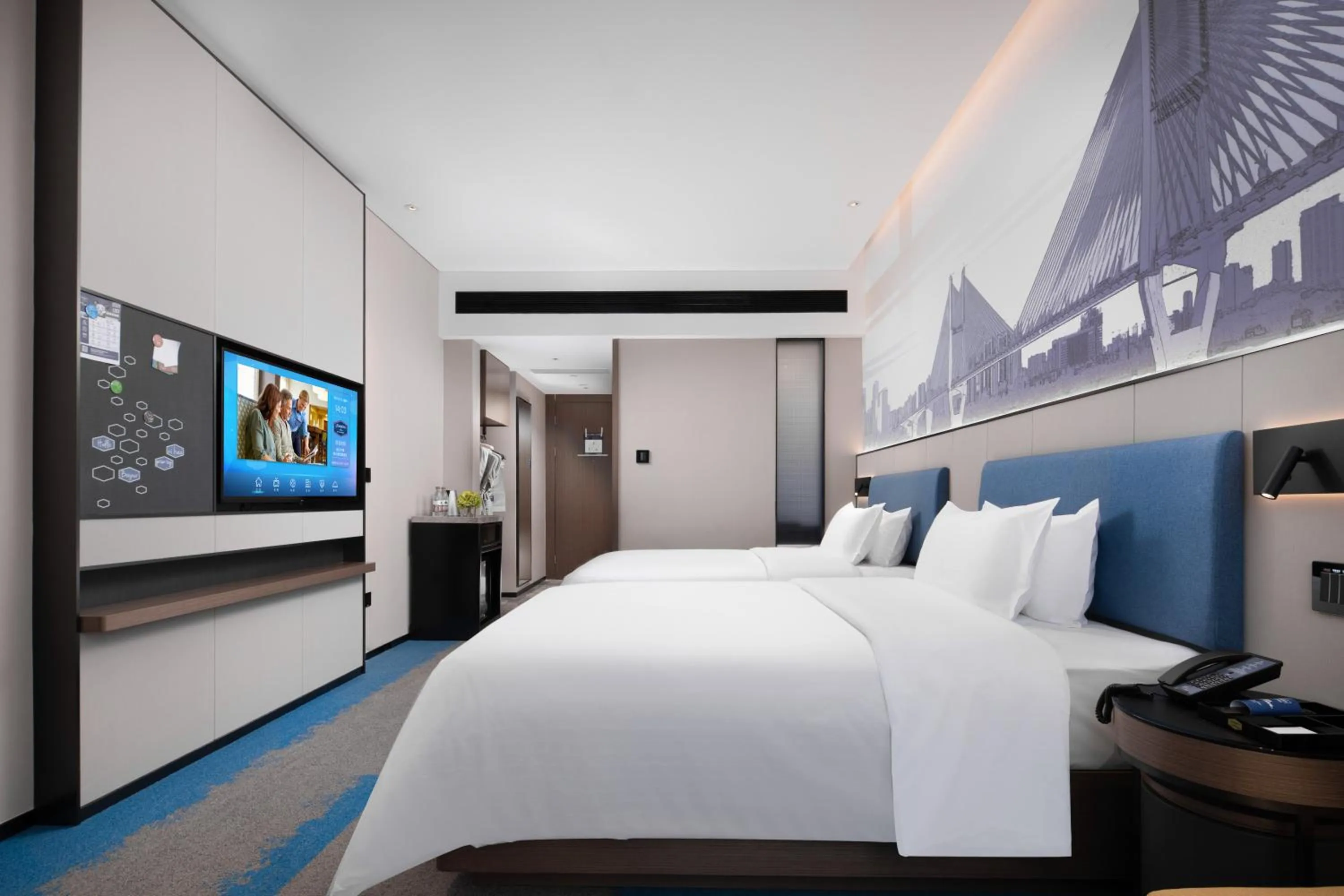 Bedroom, Bed in Hilton Hotel by Hampton Wuhan Zhongnan Street Branch