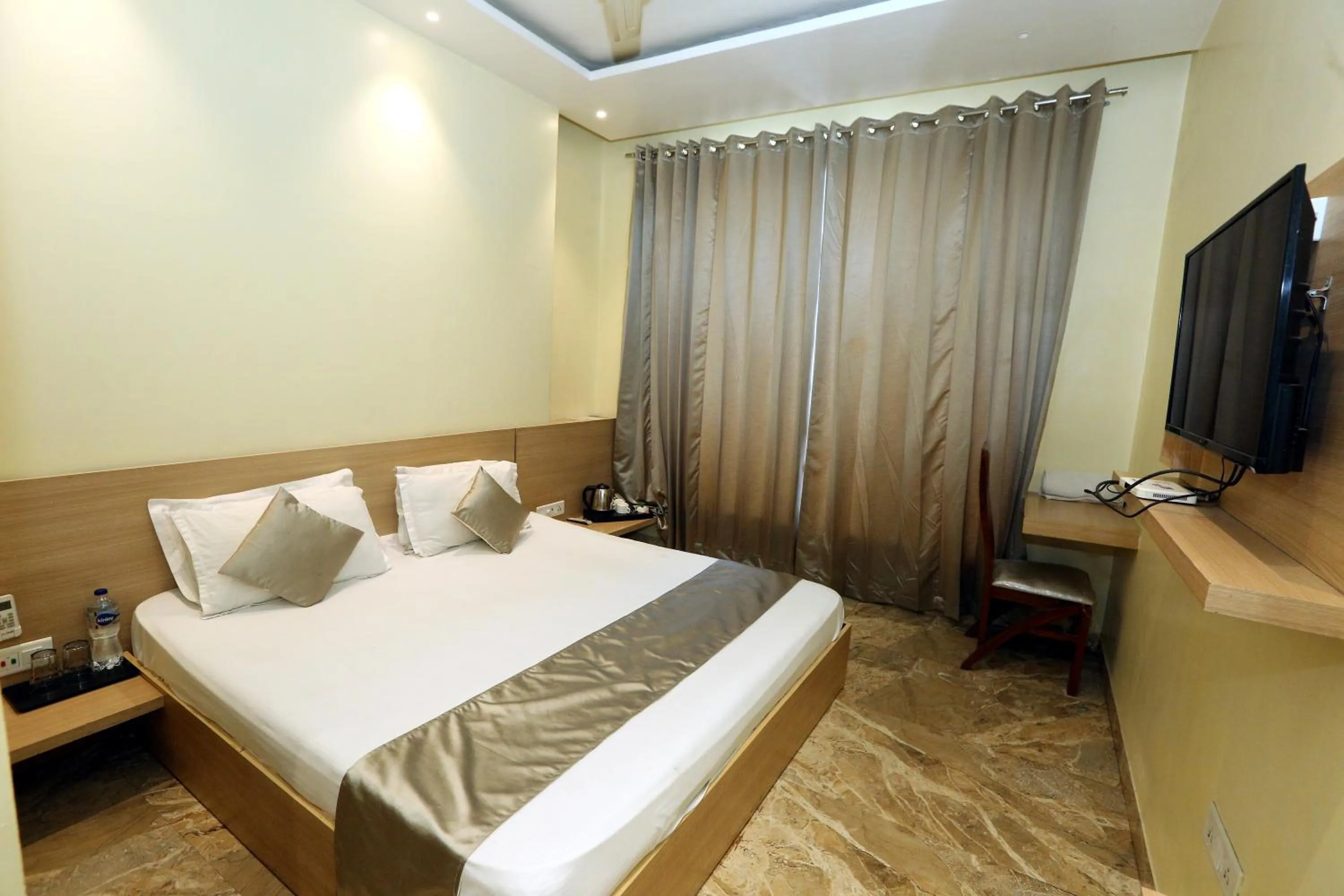 Photo of the whole room in Hotel Tradition 50 mtr from Golden temple