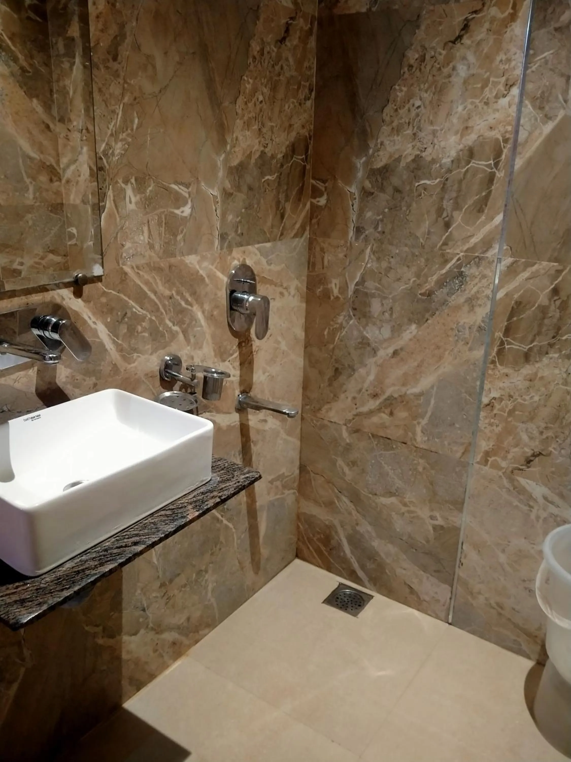 Bathroom in Hotel Tradition 50 mtr from Golden temple