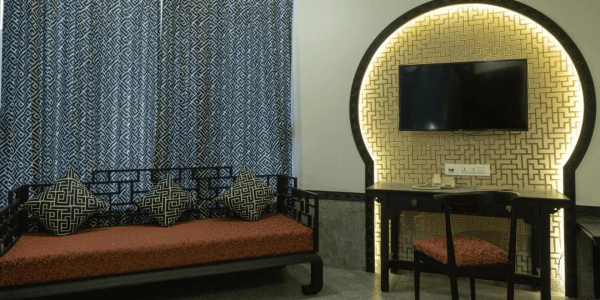 Seating area, Bed in Neonz Resort & Club