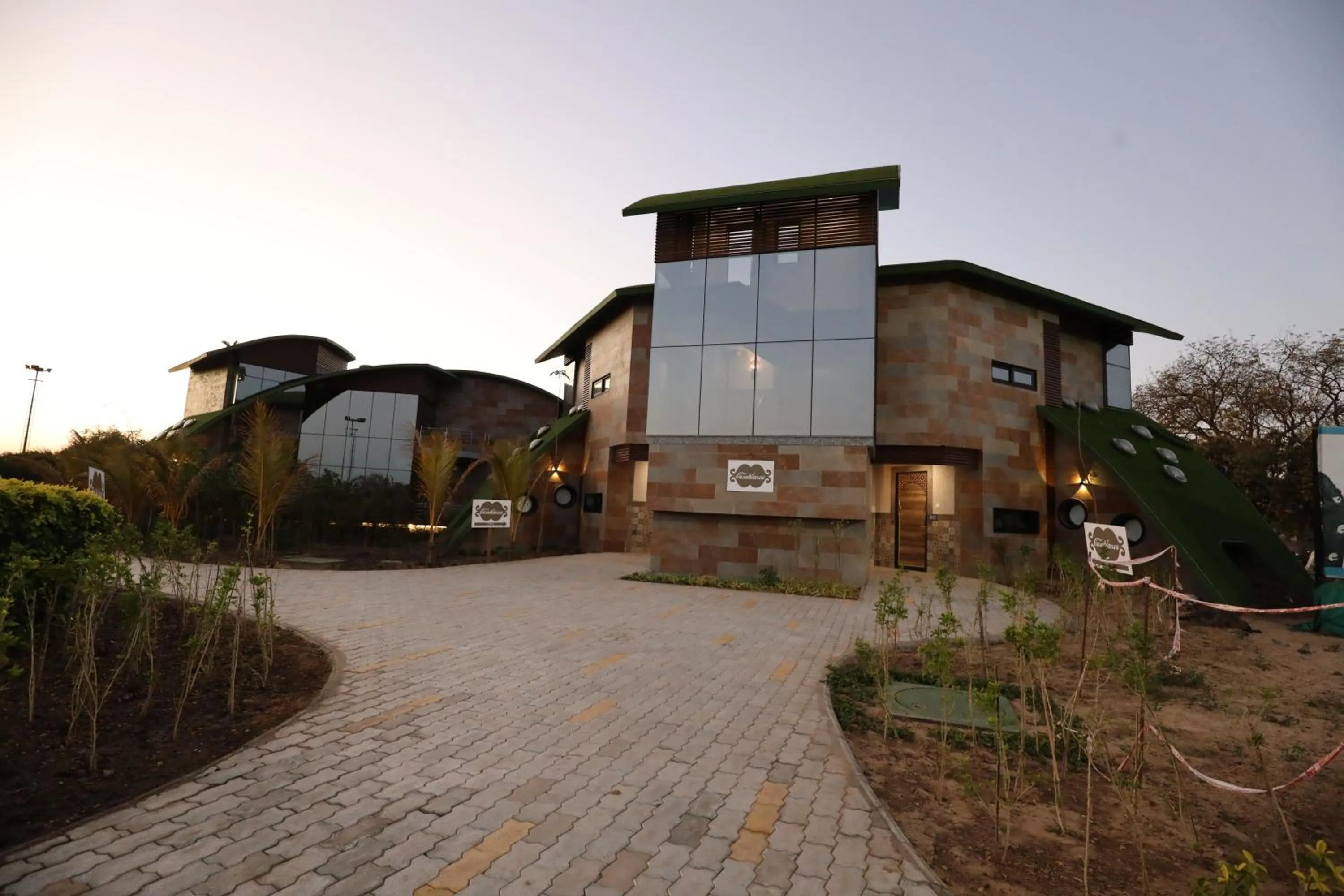 Property building in Neonz Resort & Club