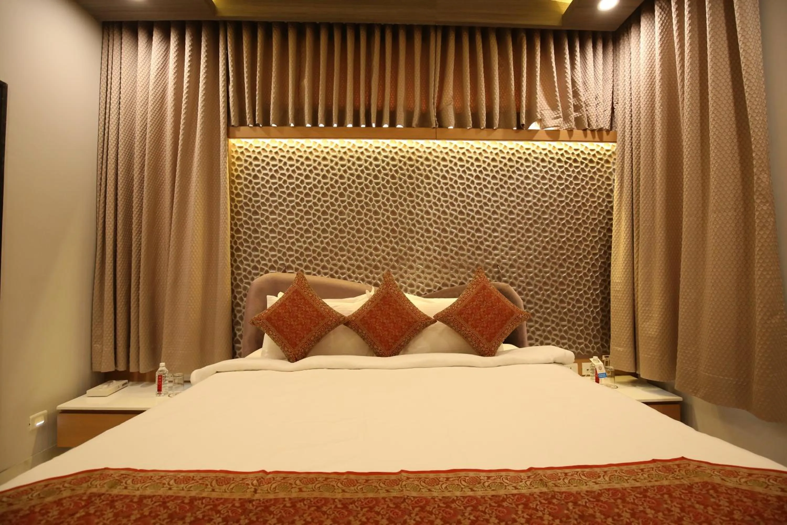 Bed in Neonz Resort & Club