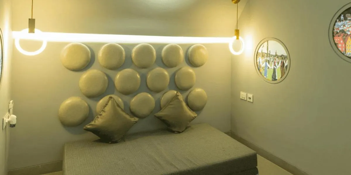 Seating area in Neonz Resort & Club