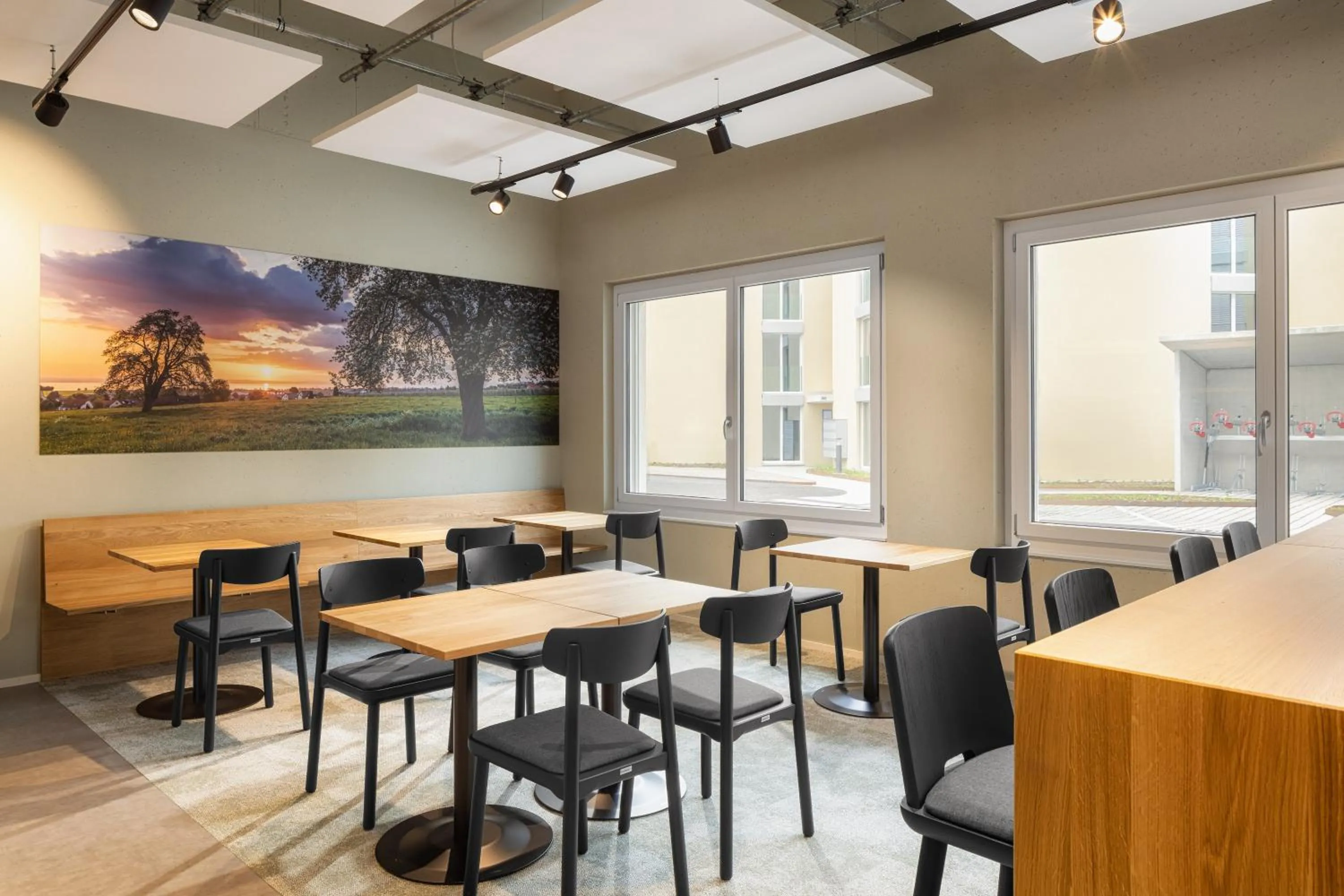 Restaurant/places to eat in b_smart motel Amriswil