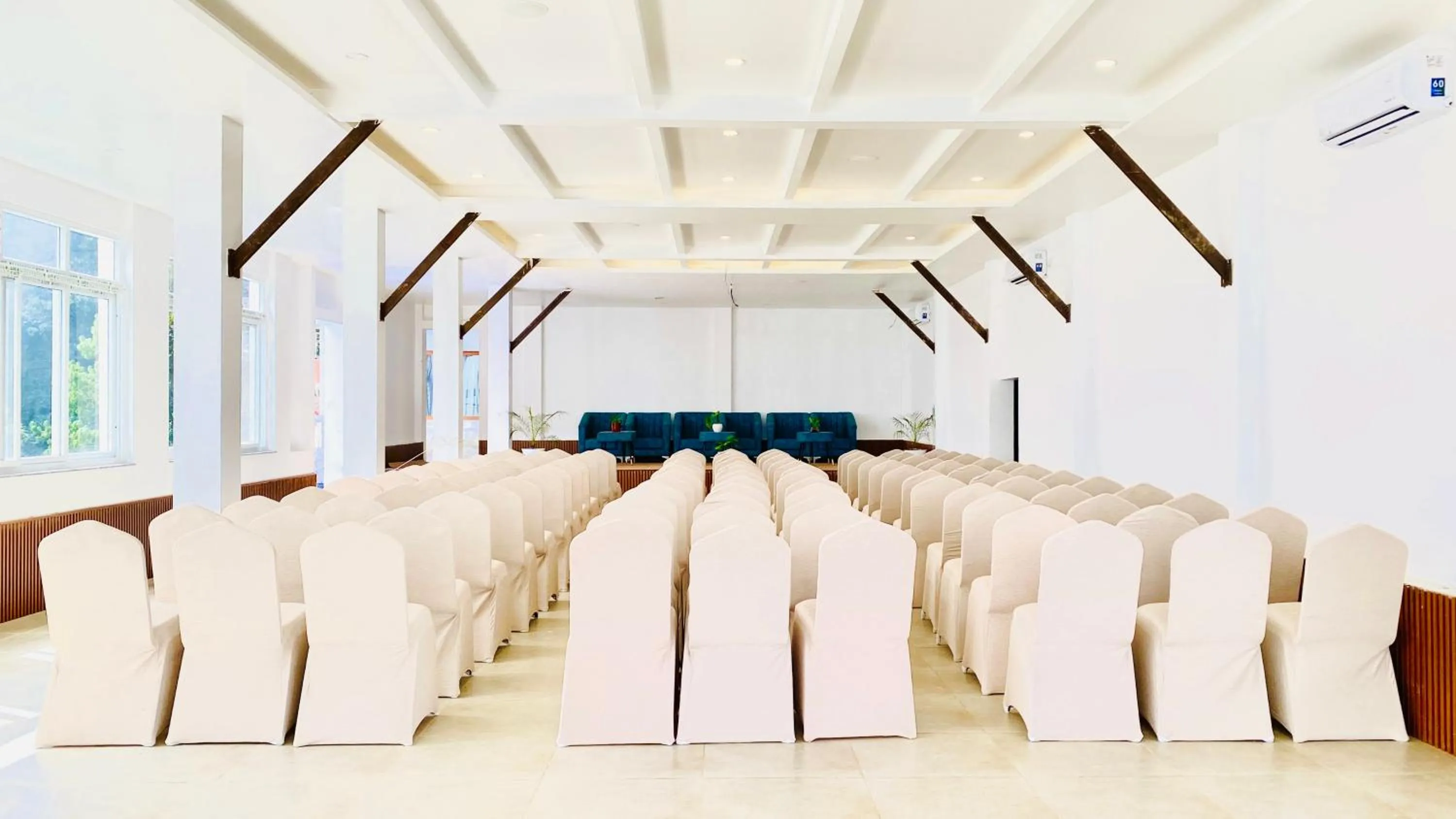 Meeting/conference room in Mountain Vista Retreat - Nagarkot