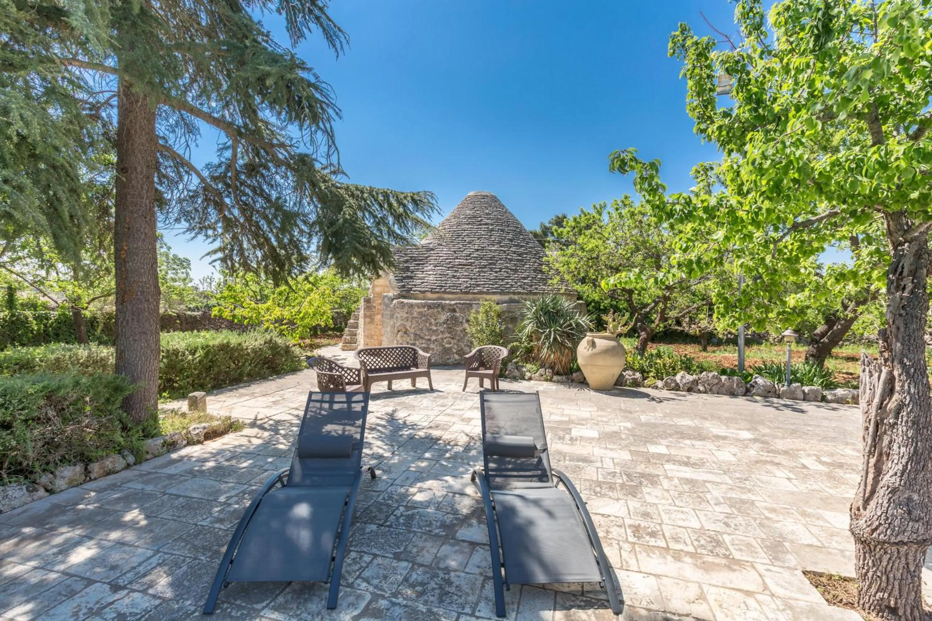 sunbed in Masseria Tinelli