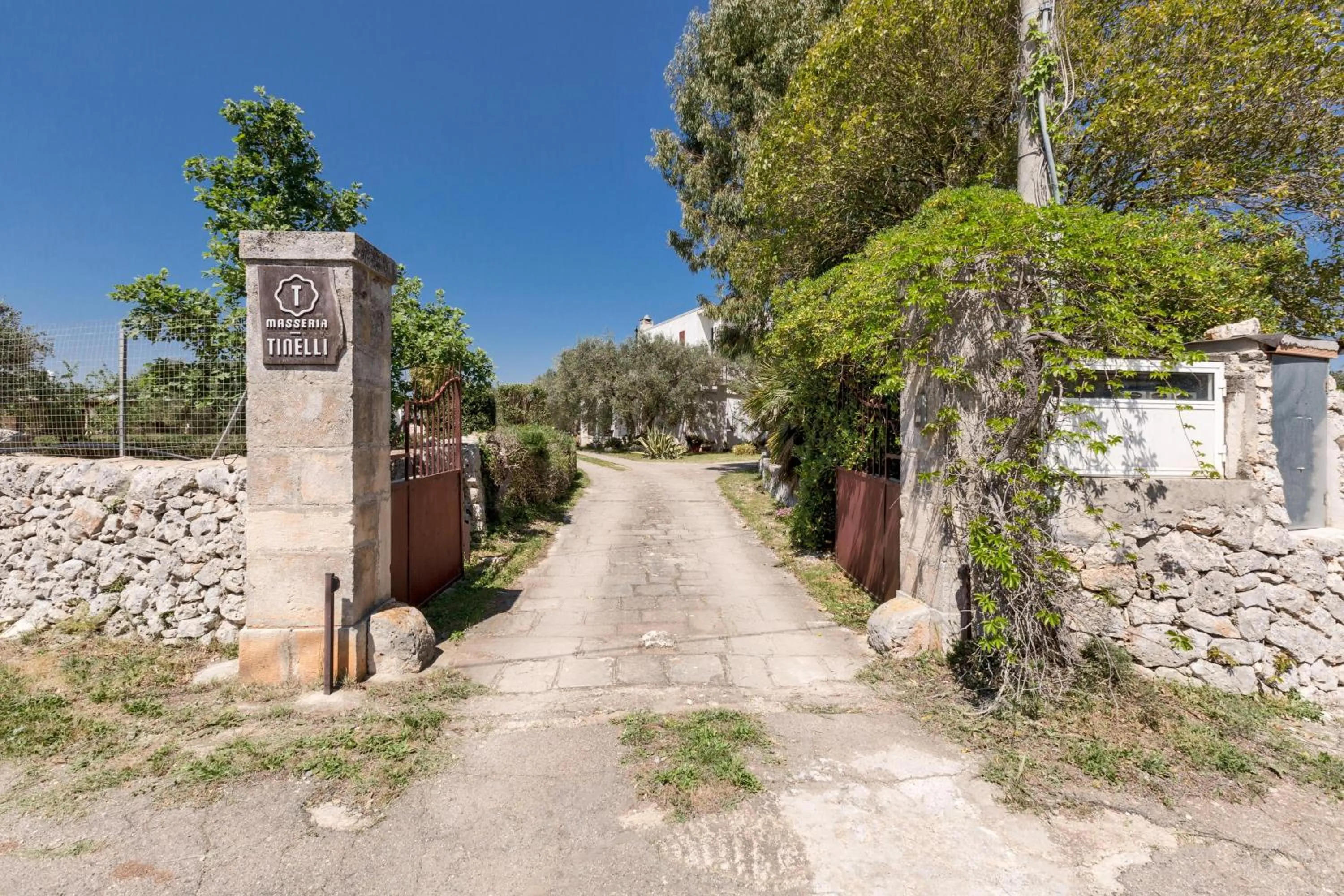 Property building in Masseria Tinelli