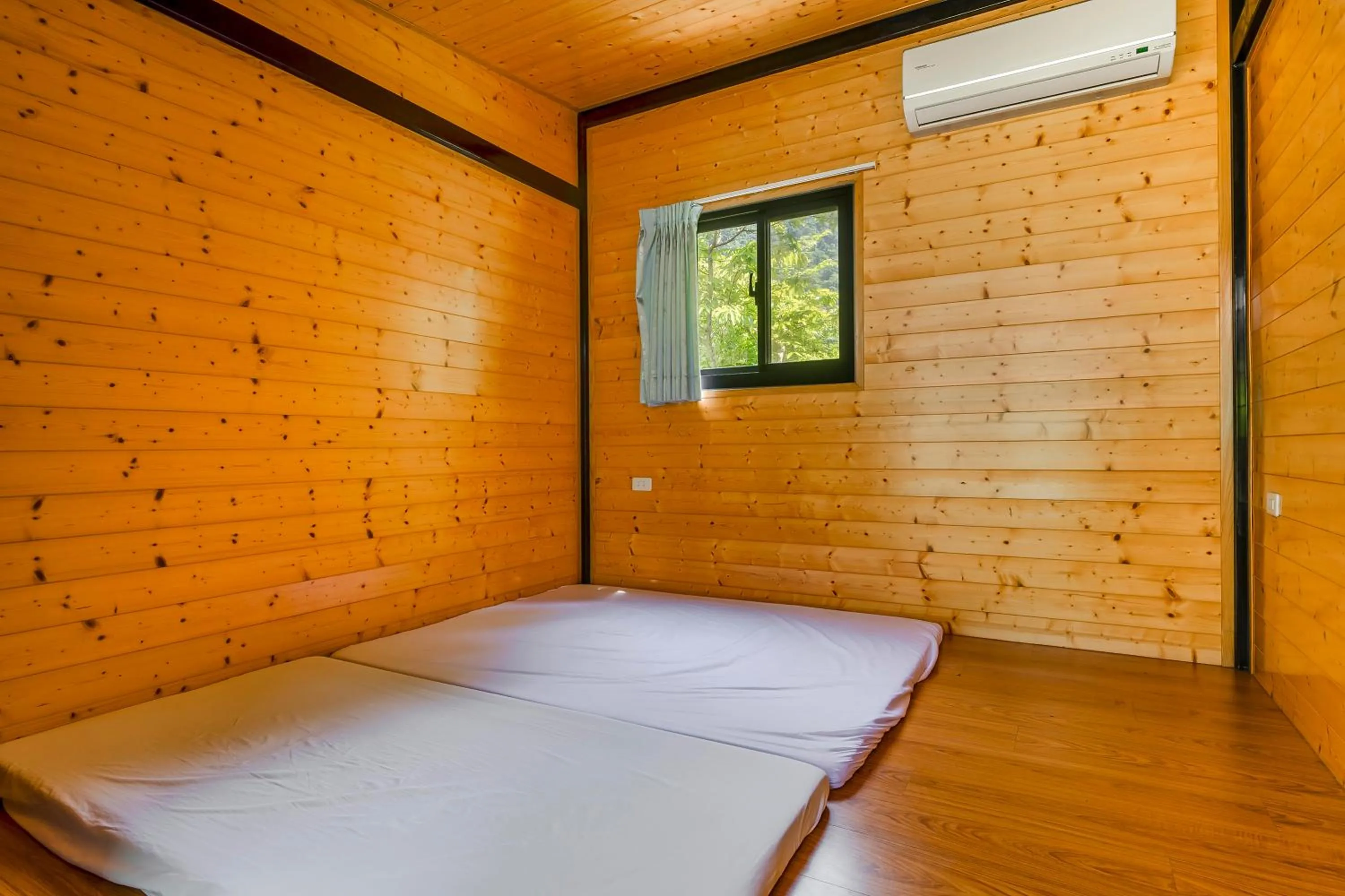 air conditioner, Bed in Na Sun Na Gu