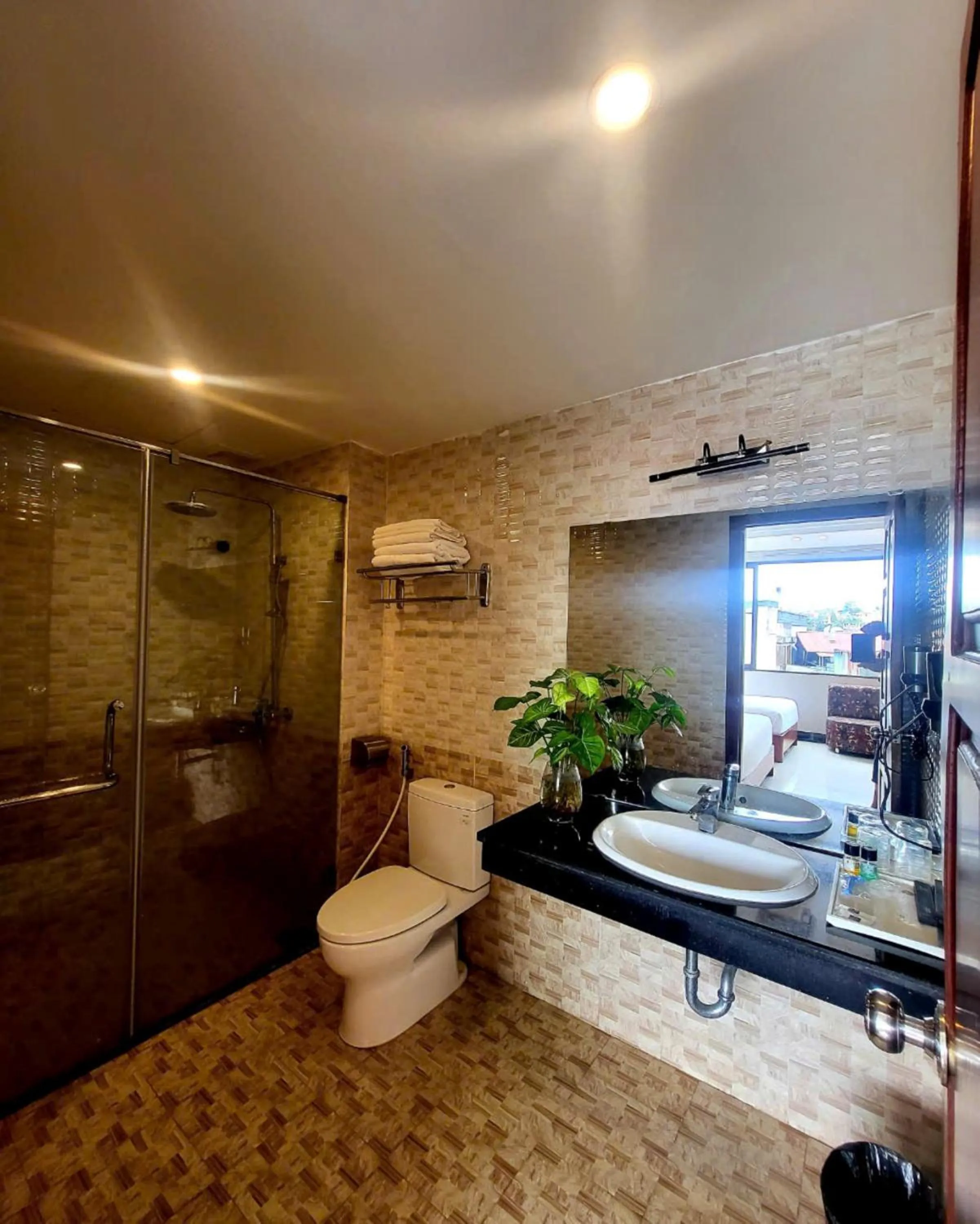 Bathroom, Bed in New Sun Hotel Sapa