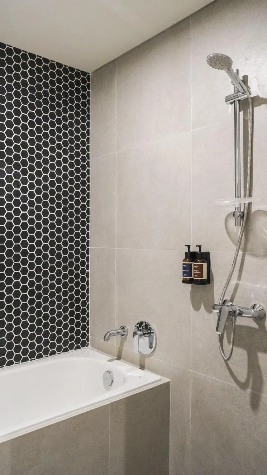 Bath in BW Express Jakarta Tanah Abang