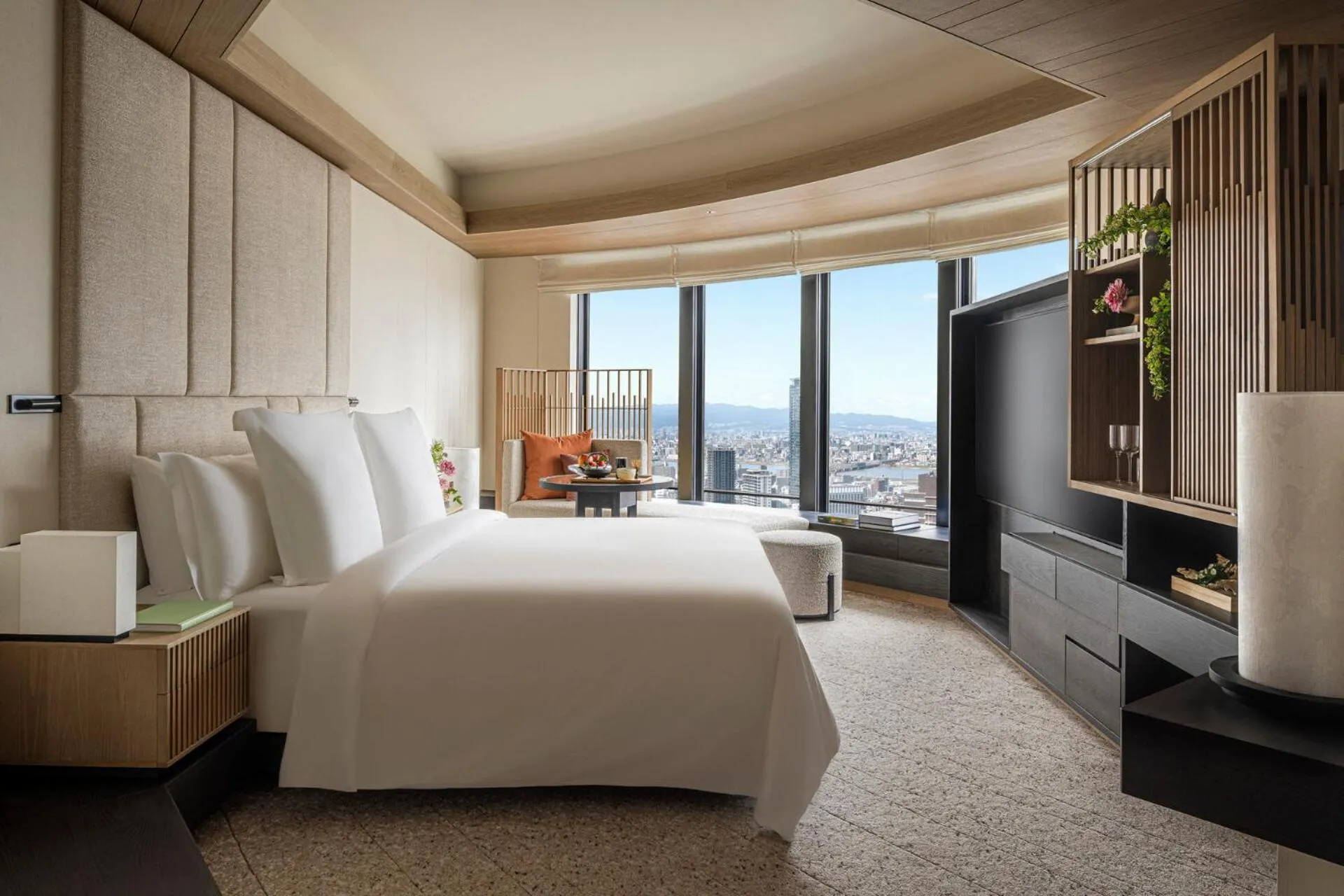 Four Seasons Corner King Room in Four Seasons Hotel Osaka
