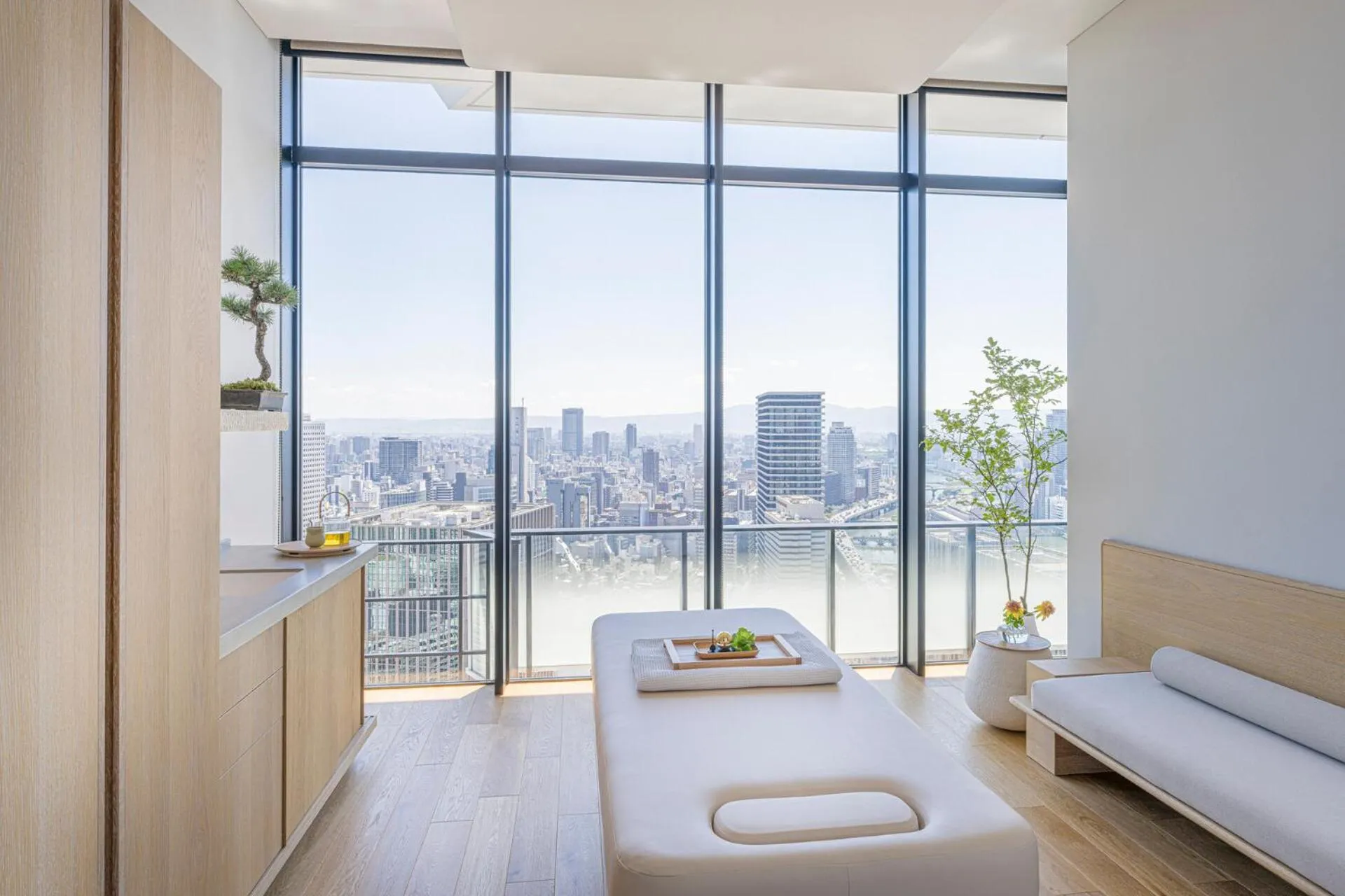 Spa and wellness centre/facilities, Bed in Four Seasons Hotel Osaka