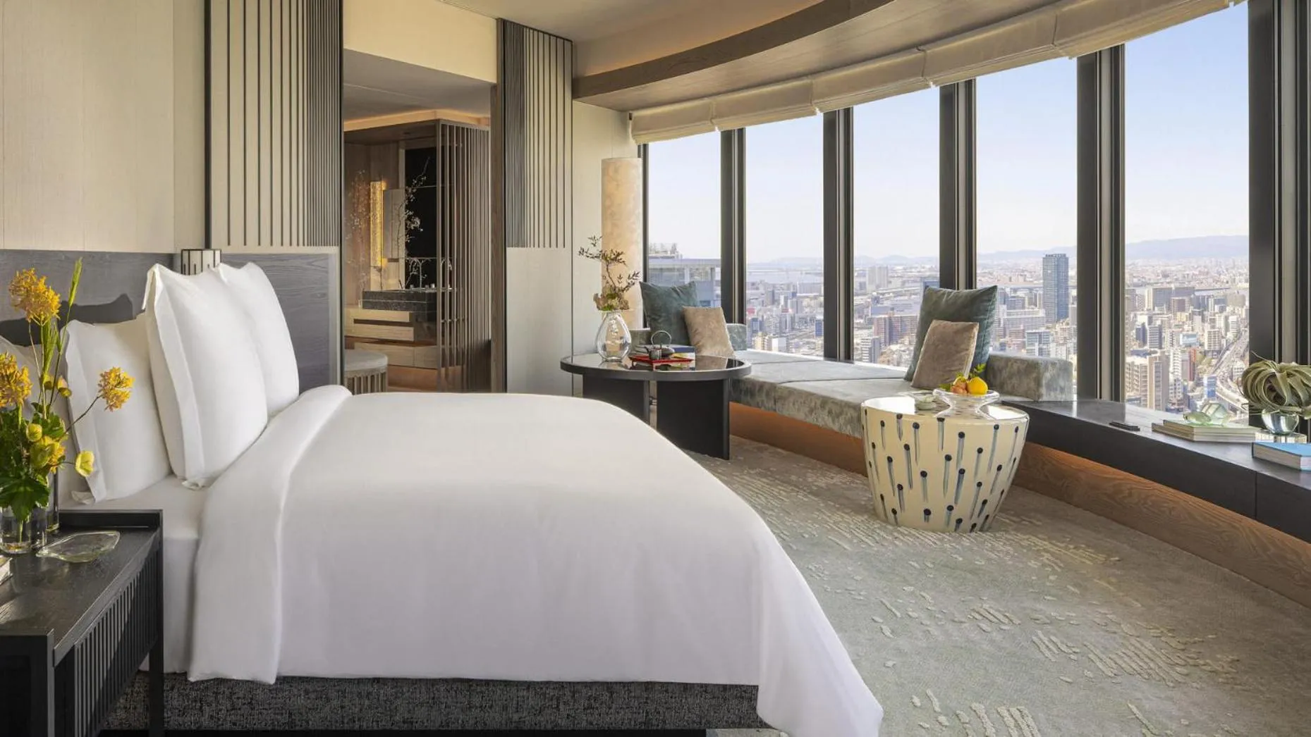 Bed in Four Seasons Hotel Osaka