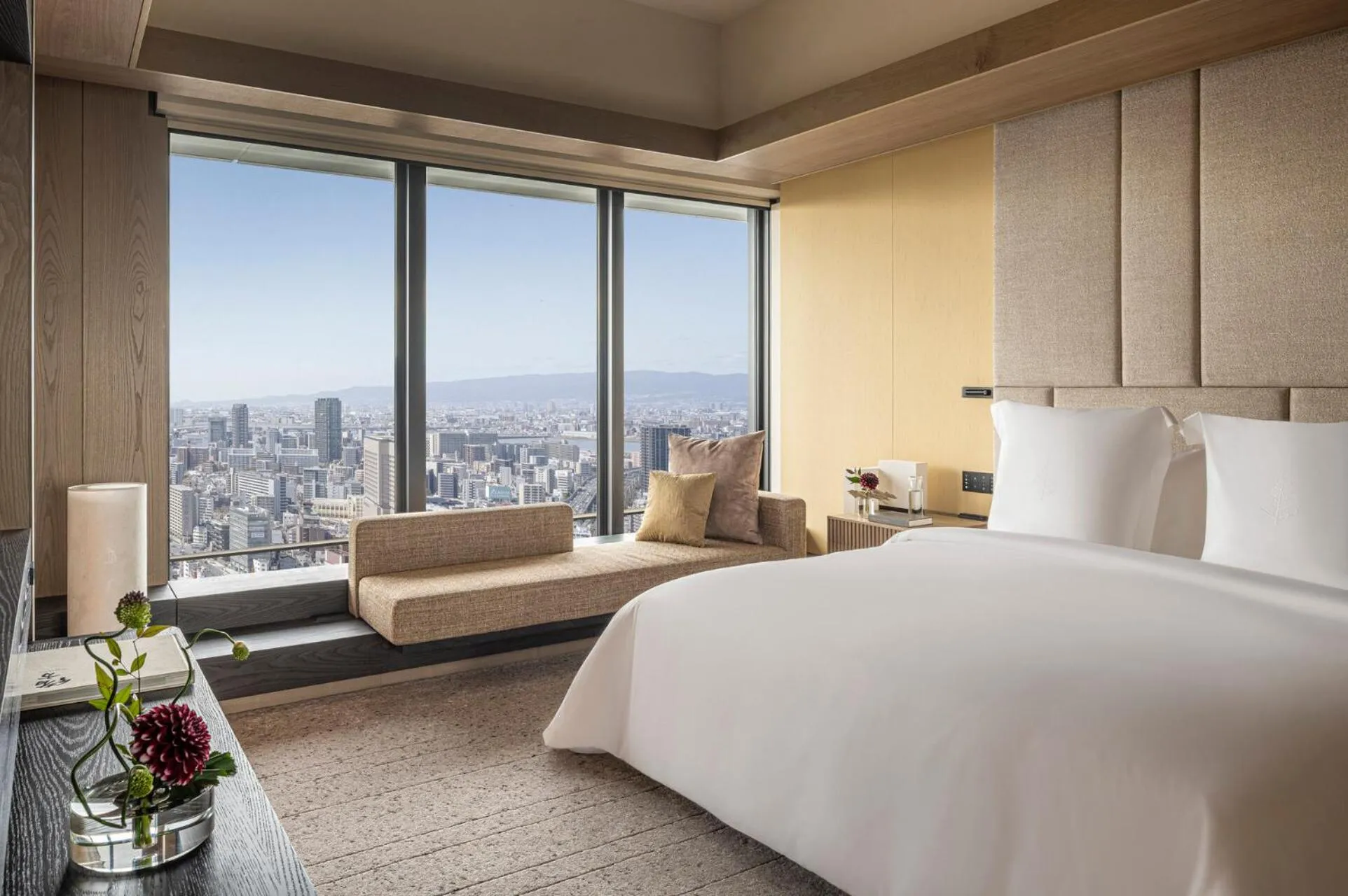 Bed in Four Seasons Hotel Osaka