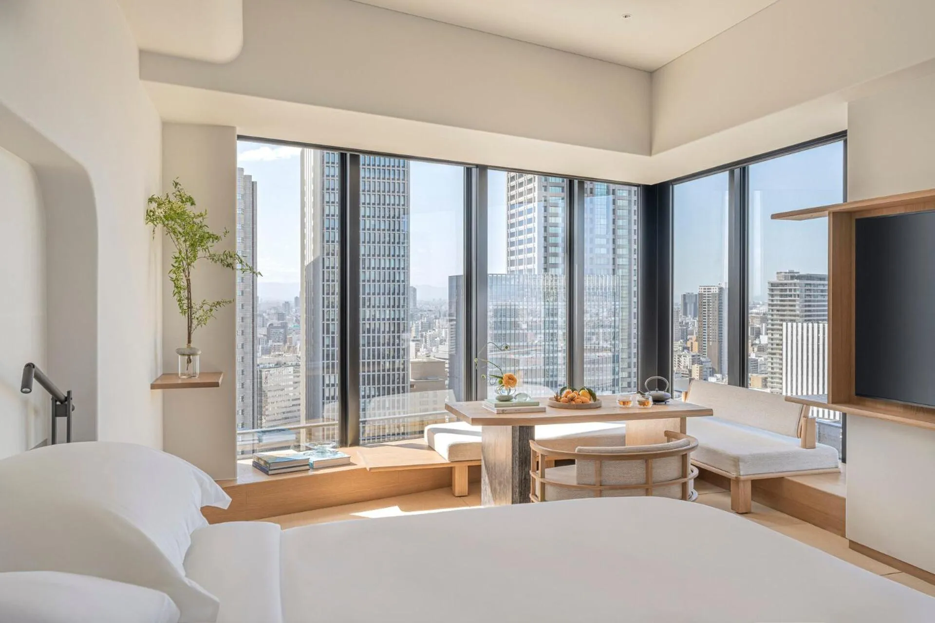 Area and facilities, Bed in Four Seasons Hotel Osaka