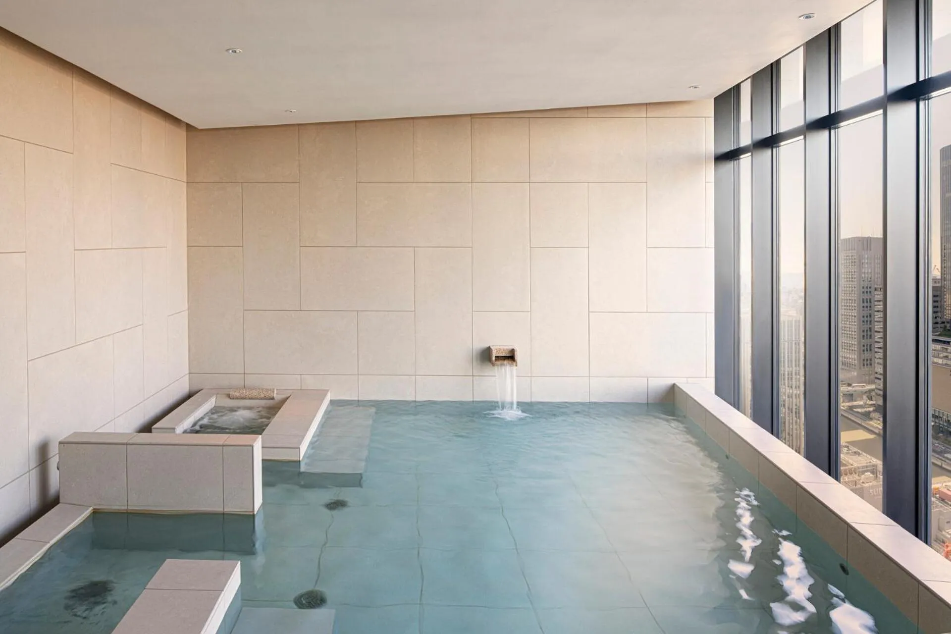Hot Tub in Four Seasons Hotel Osaka