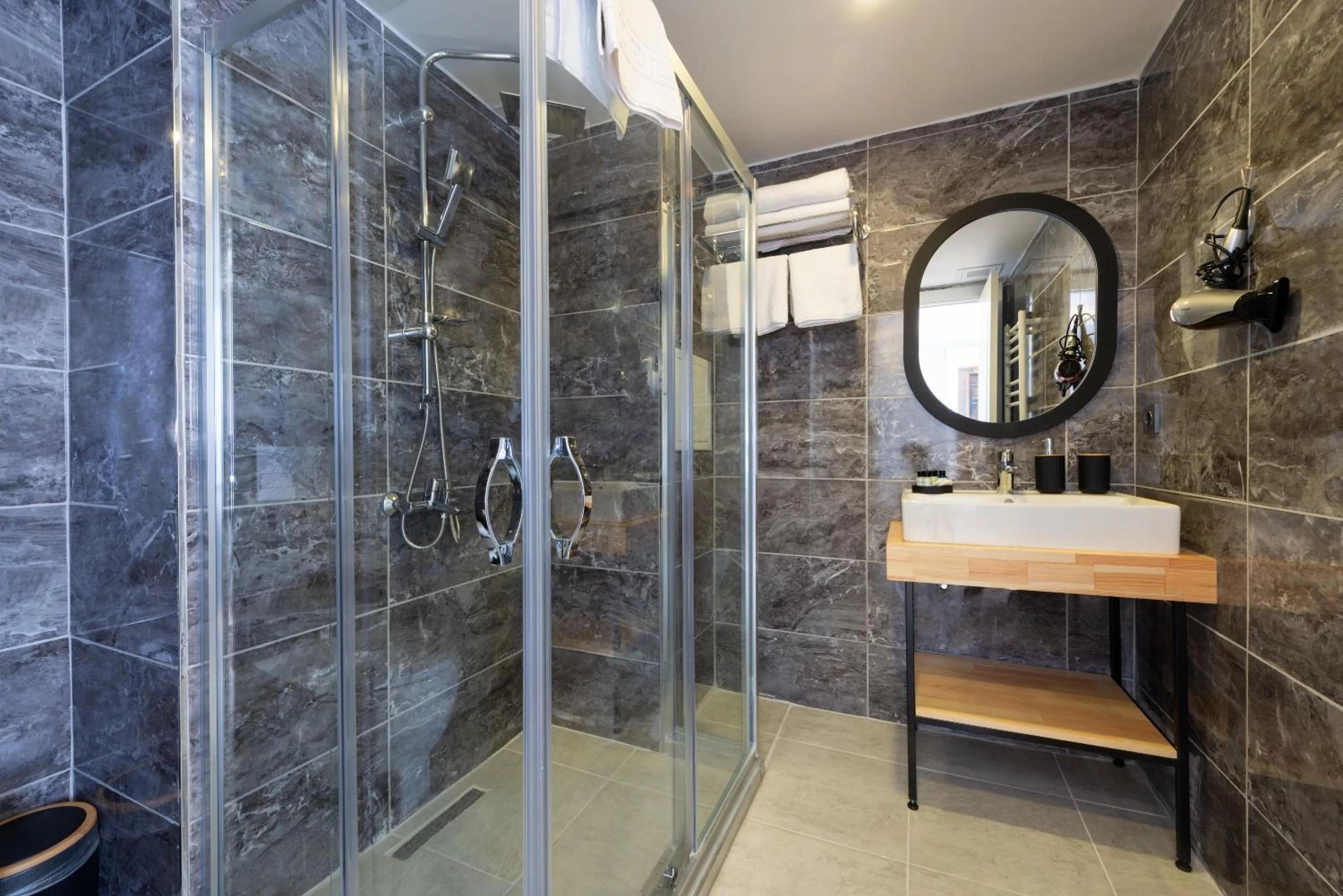 Shower in ART KARAKÖY