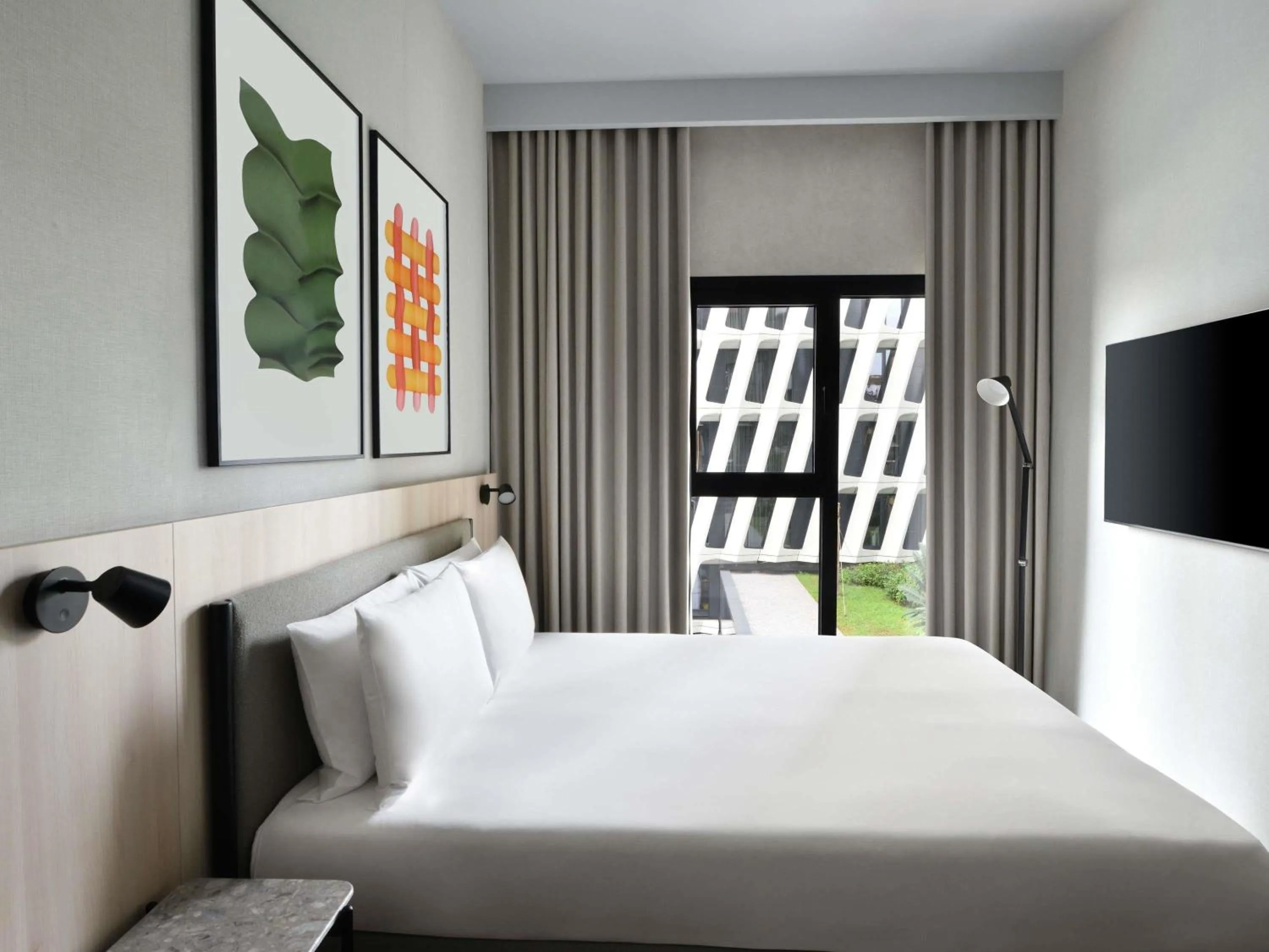 Bedroom, Bed in Aparthotel Adagio Abidjan Marcory