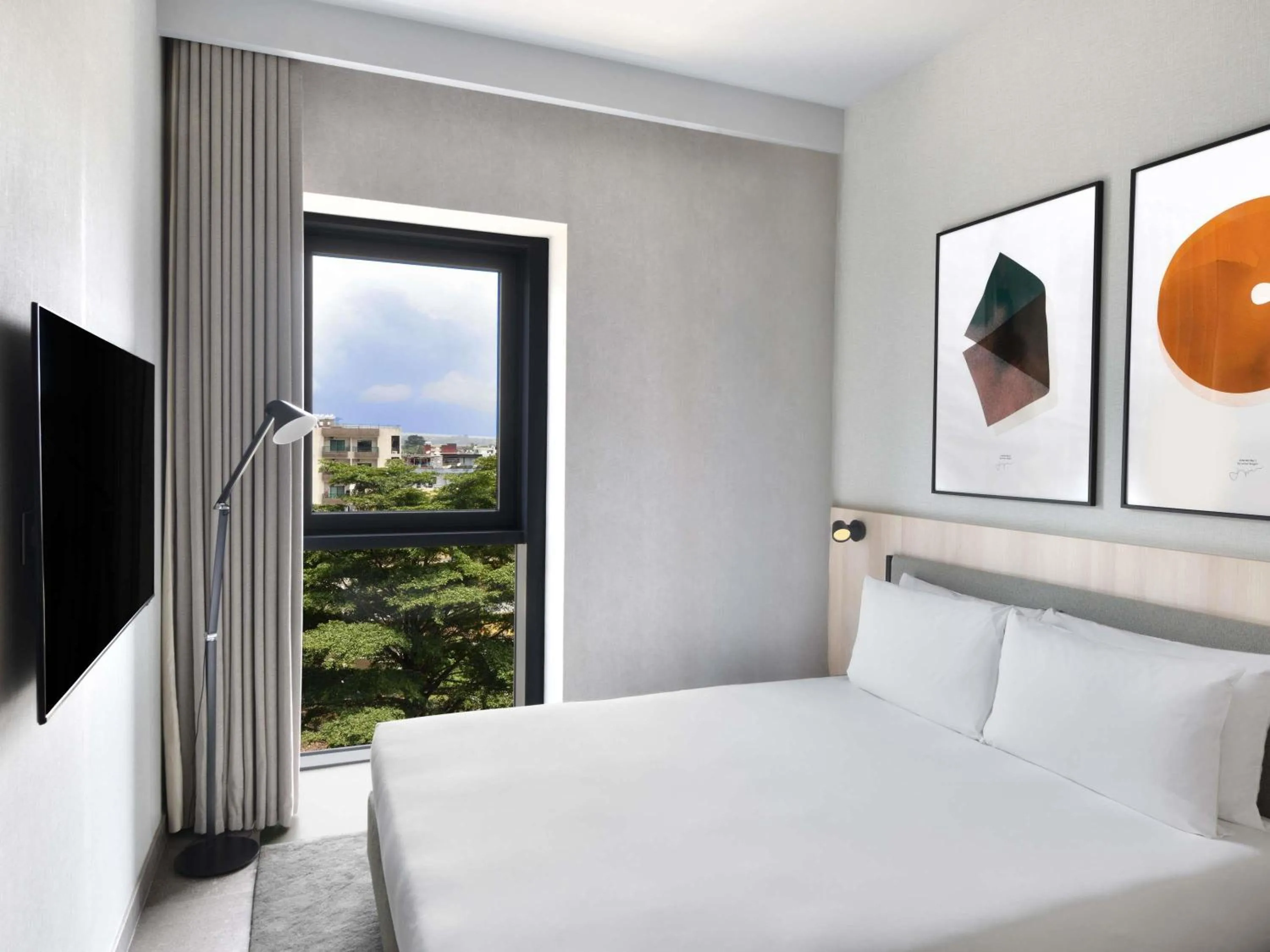 Bedroom, Bed in Aparthotel Adagio Abidjan Marcory