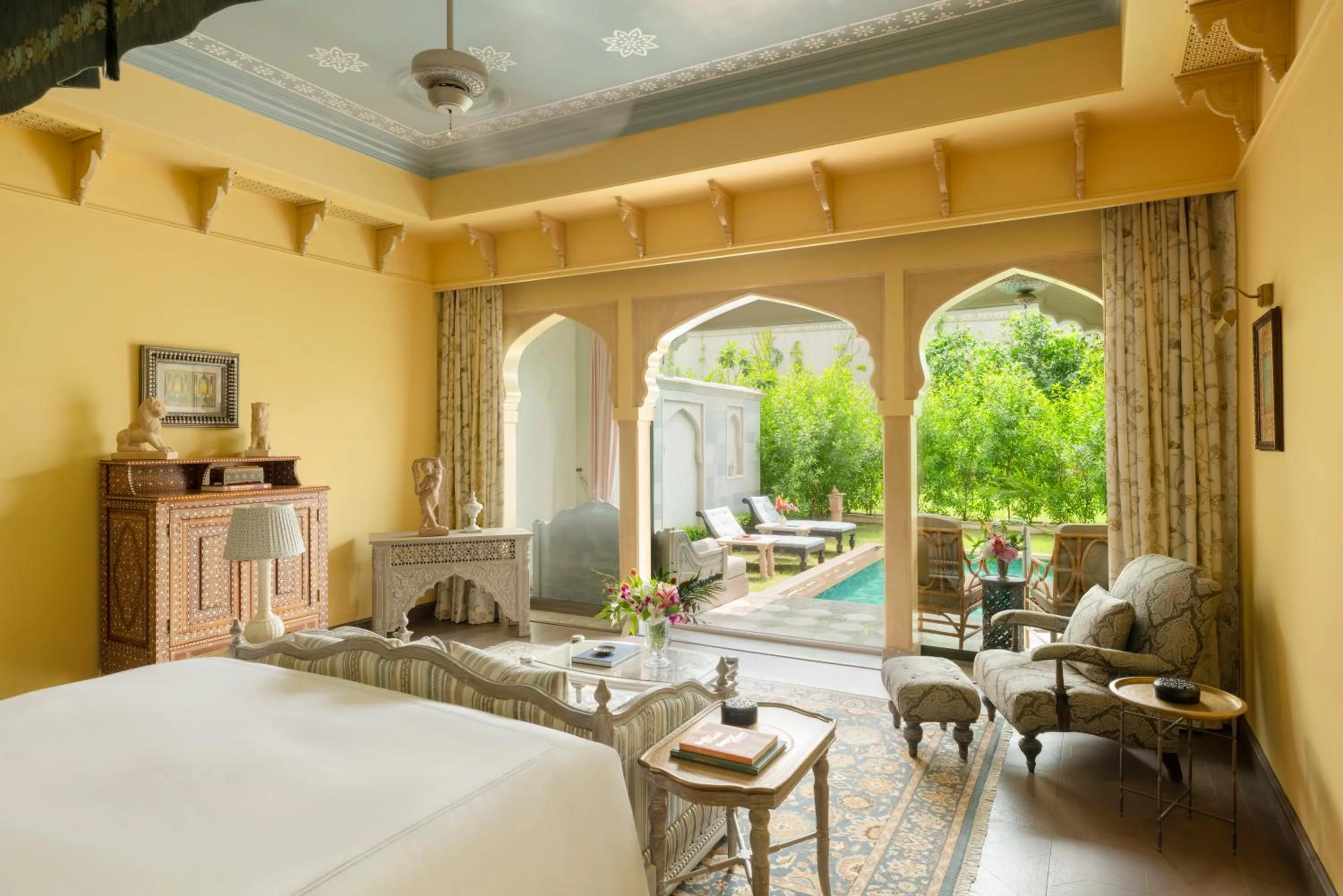 Bed in Raffles Jaipur