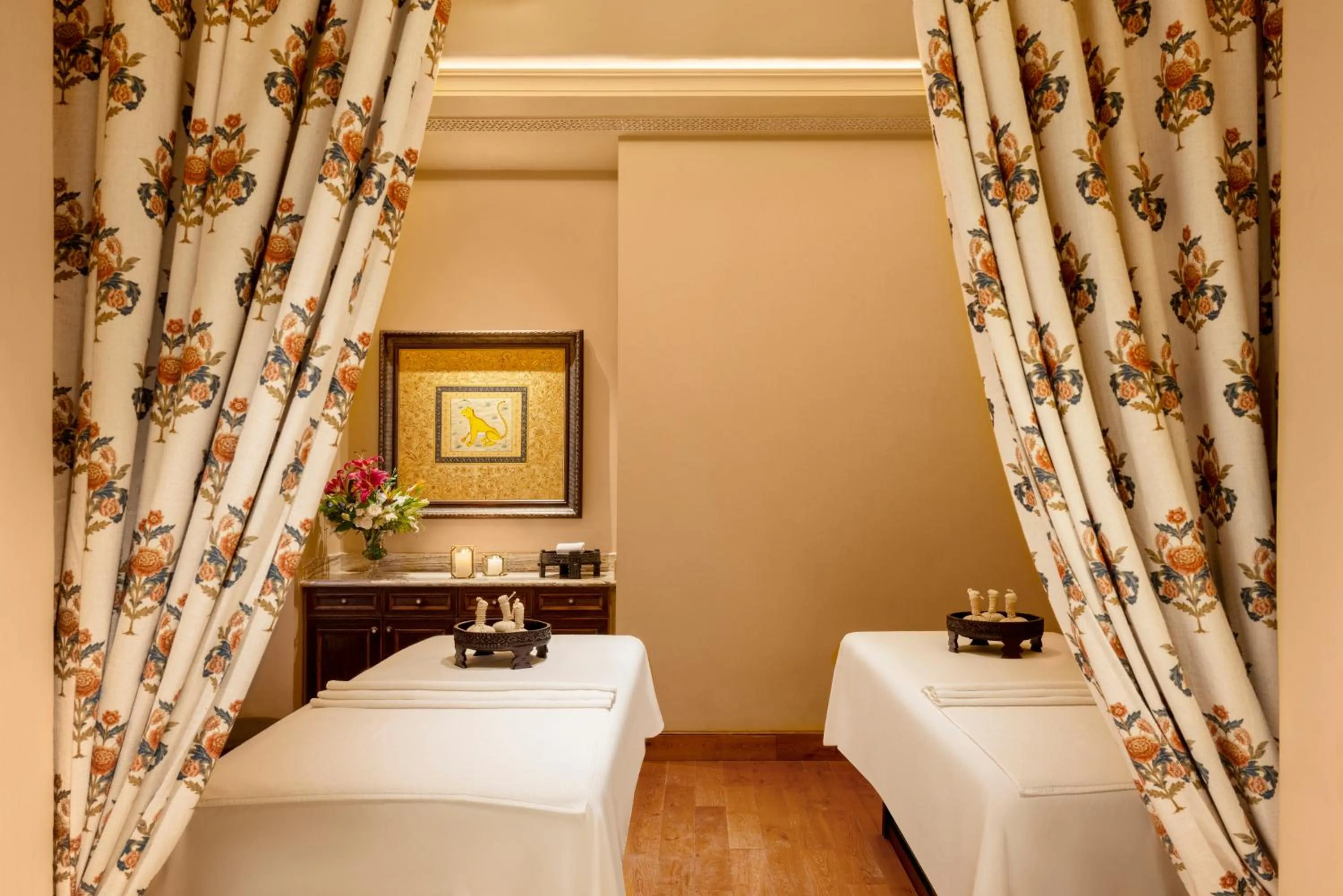 Spa and wellness centre/facilities, Bed in Raffles Jaipur