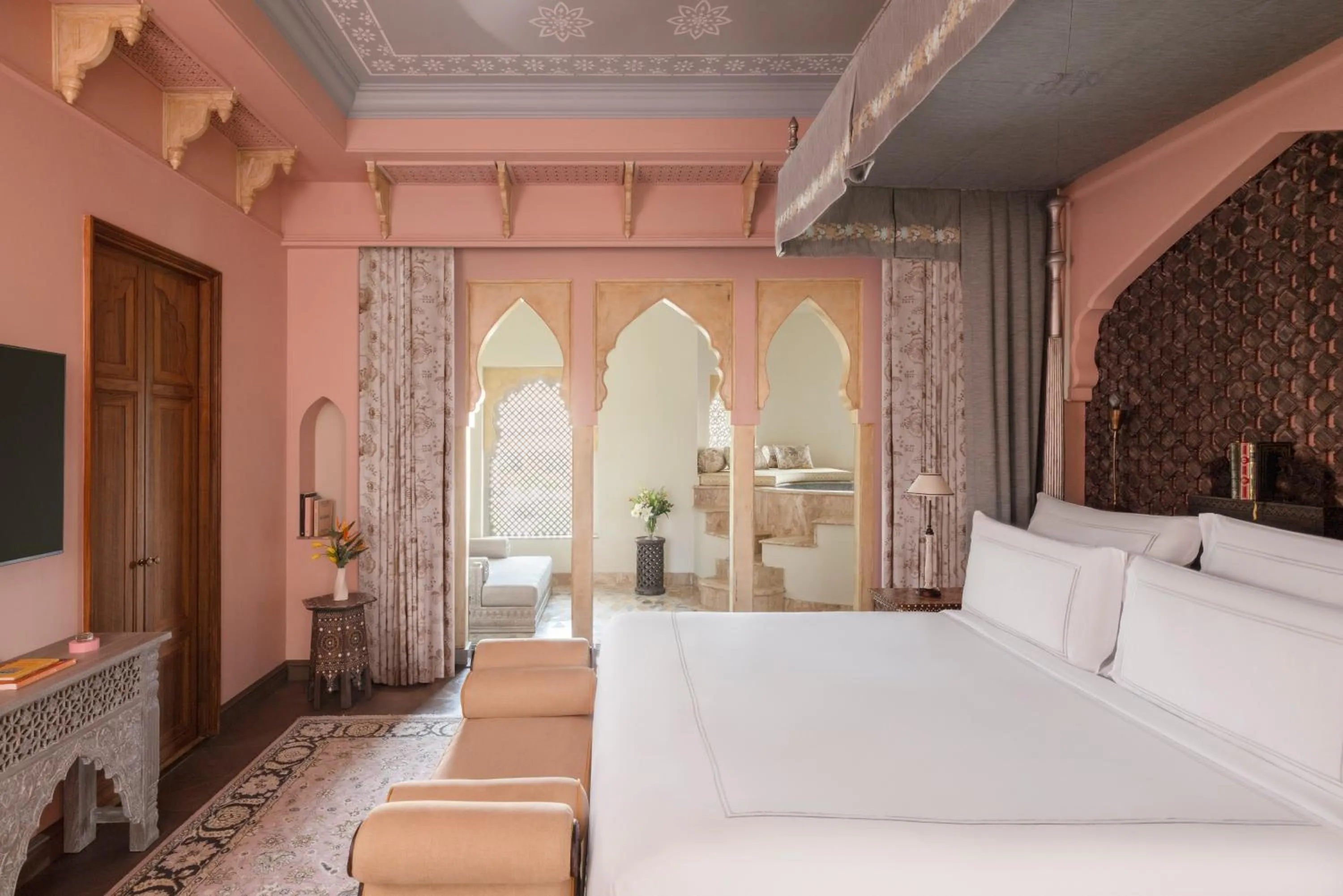 Bed in Raffles Jaipur