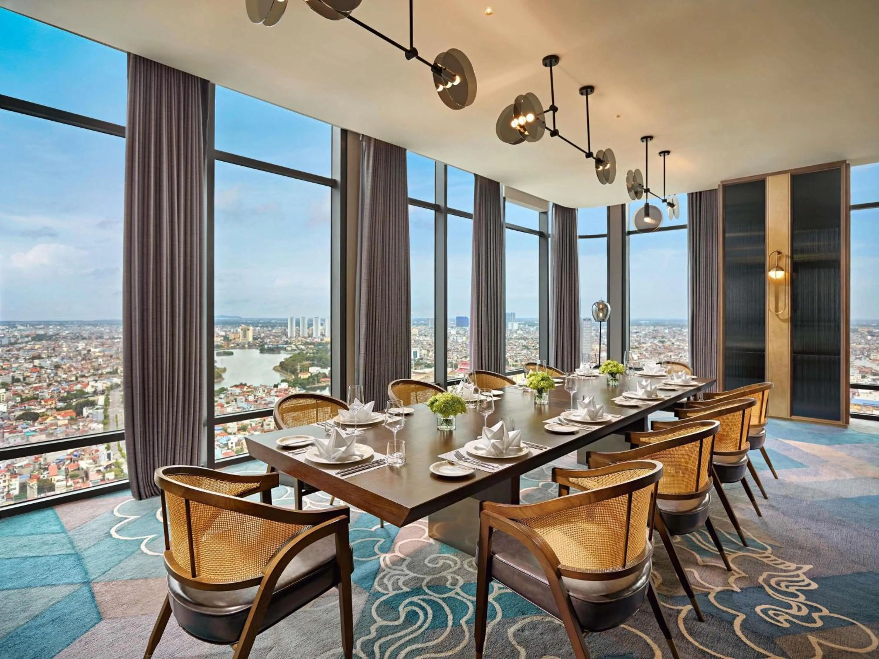 Lounge or bar in Pullman Hai Phong Grand Hotel