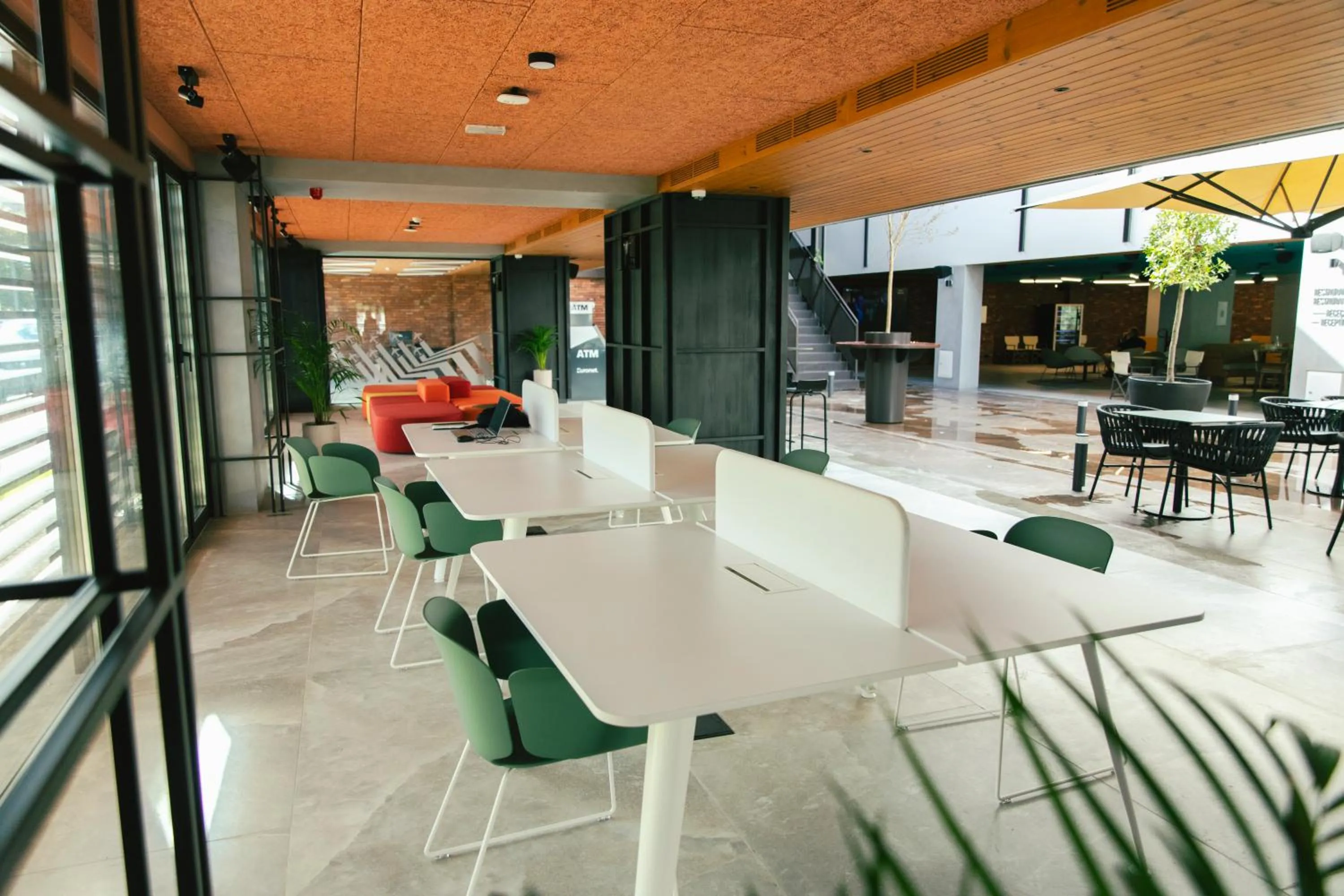 Patio in ibis Styles Lisboa Aeroporto