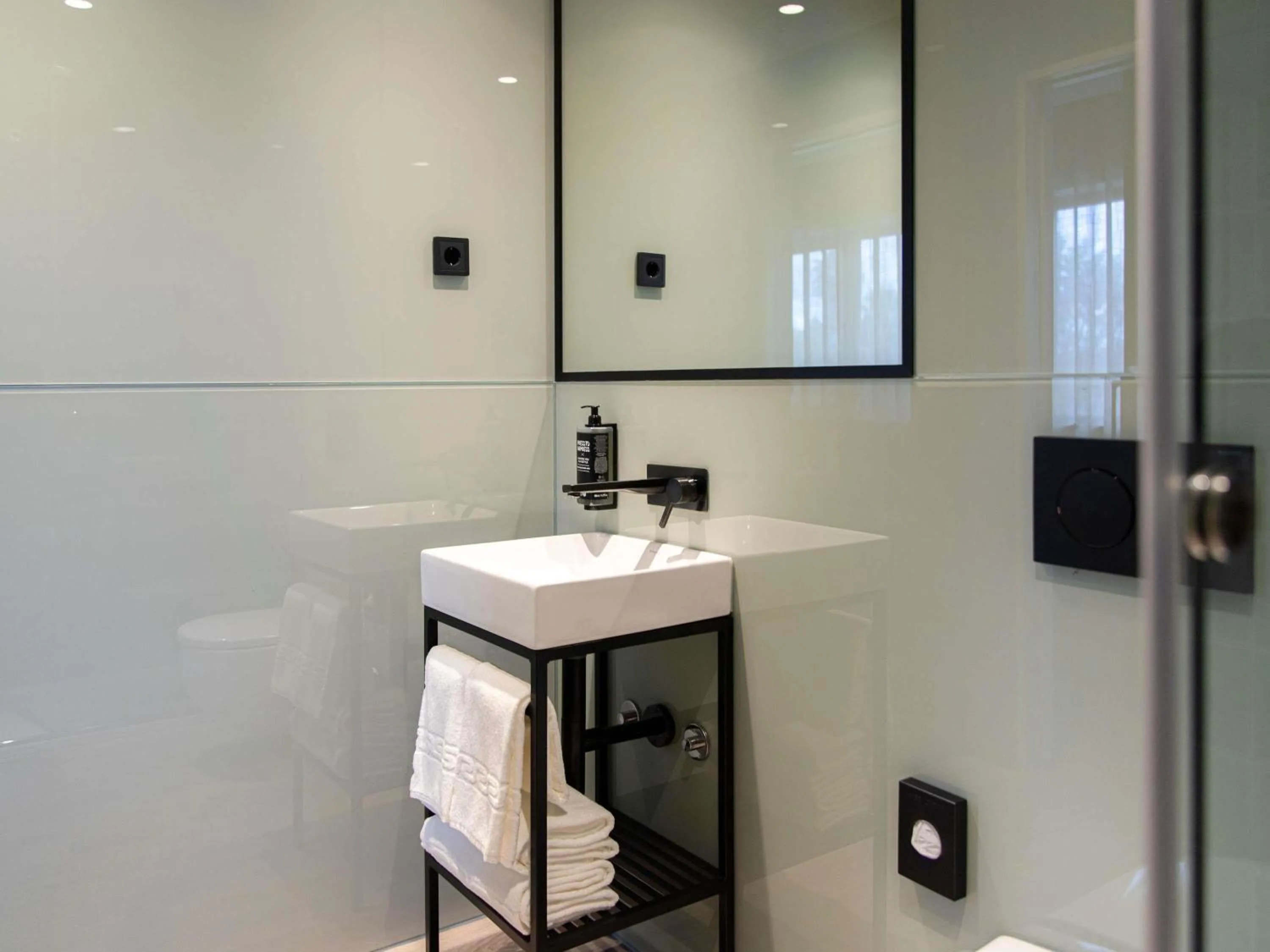 Bedroom in ibis Styles Lisboa Aeroporto