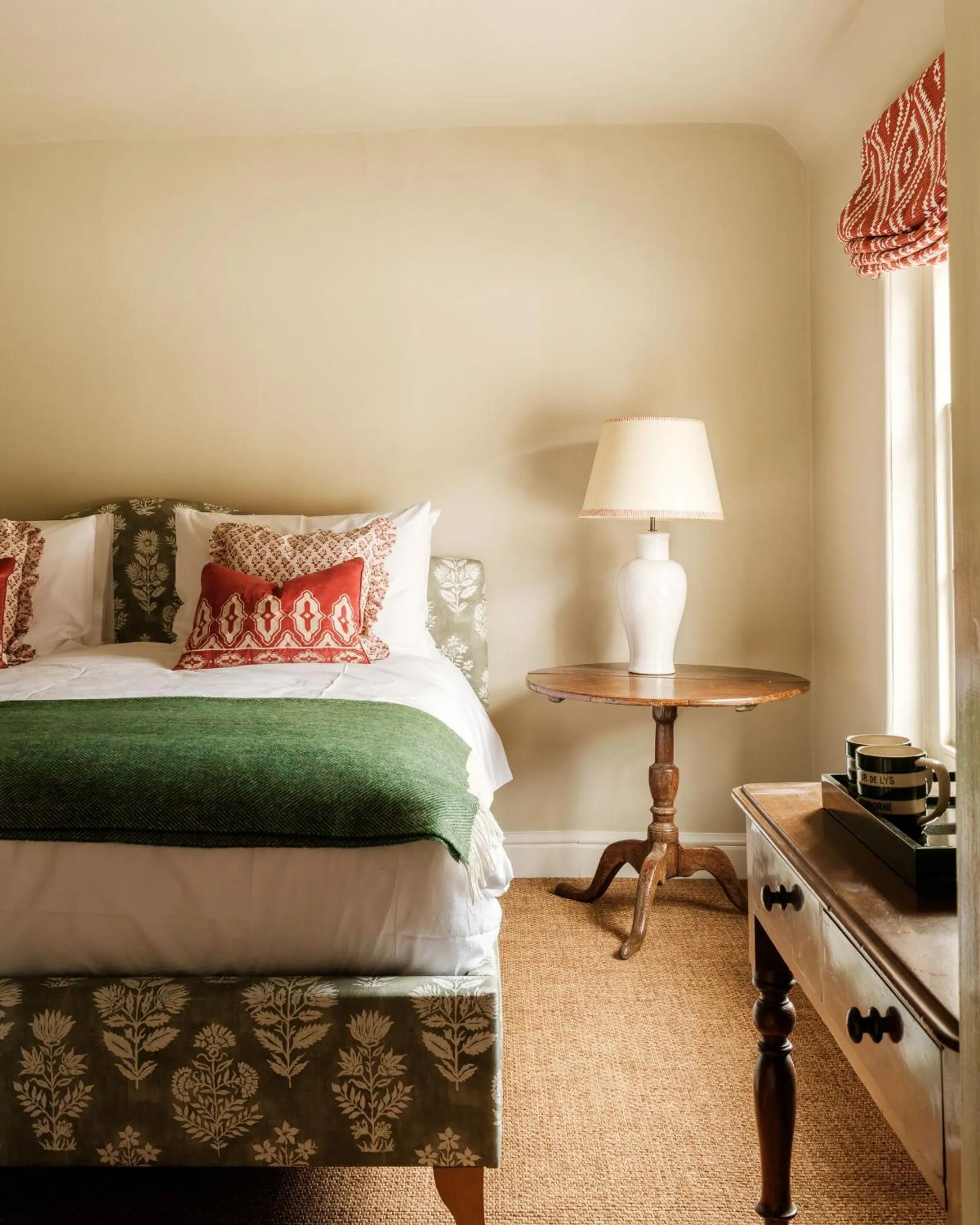 Bedroom, Bed in The Fleur de Lys