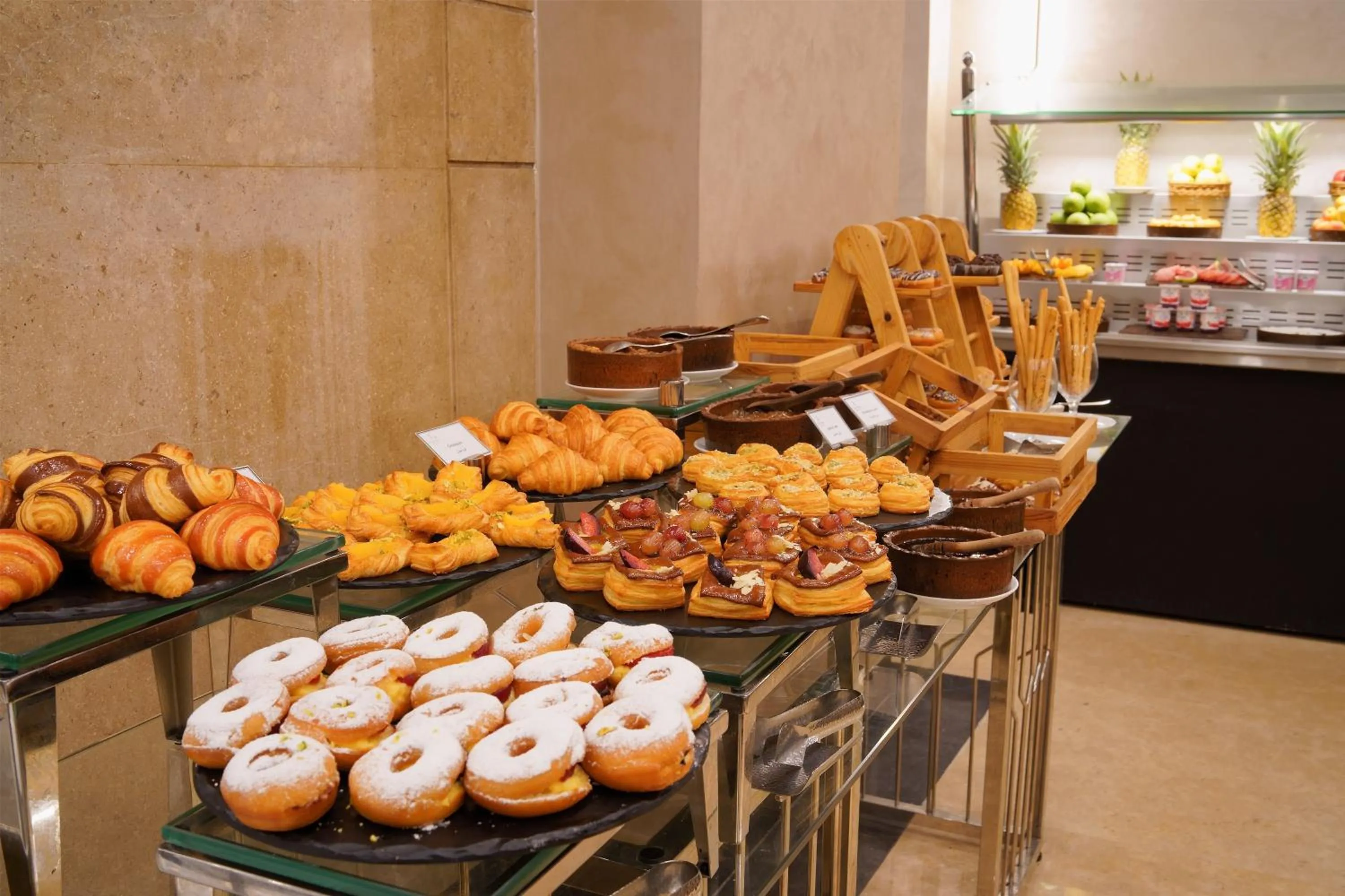 Restaurant/places to eat in Stay Inn Pyramids Hotel