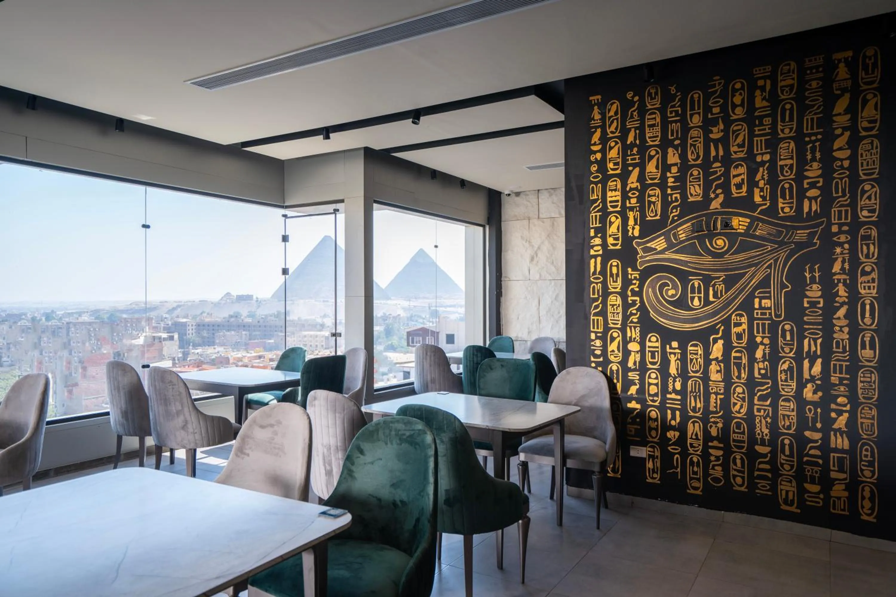 Restaurant/places to eat in Stay Inn Pyramids Hotel