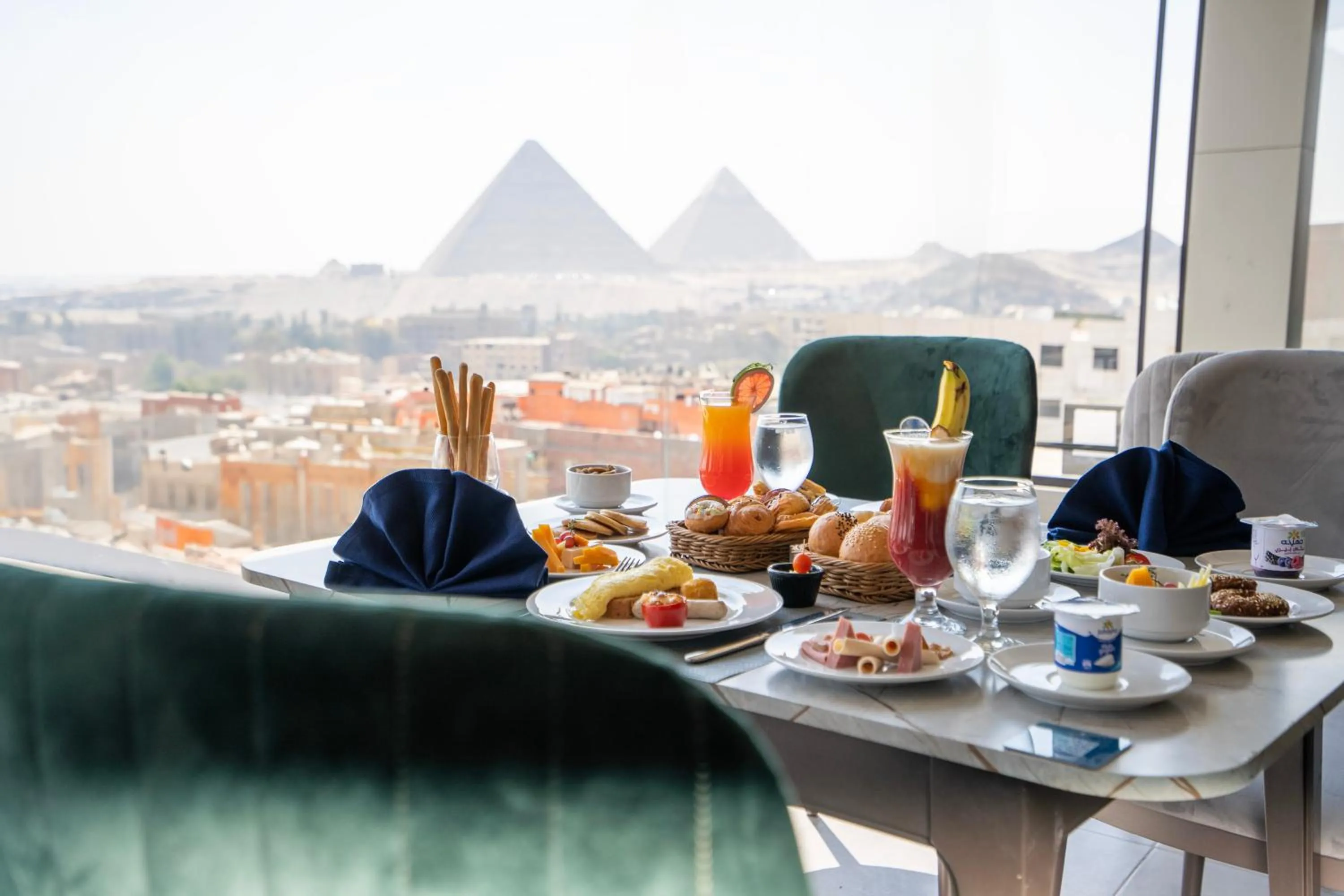 Restaurant/places to eat in Stay Inn Pyramids Hotel