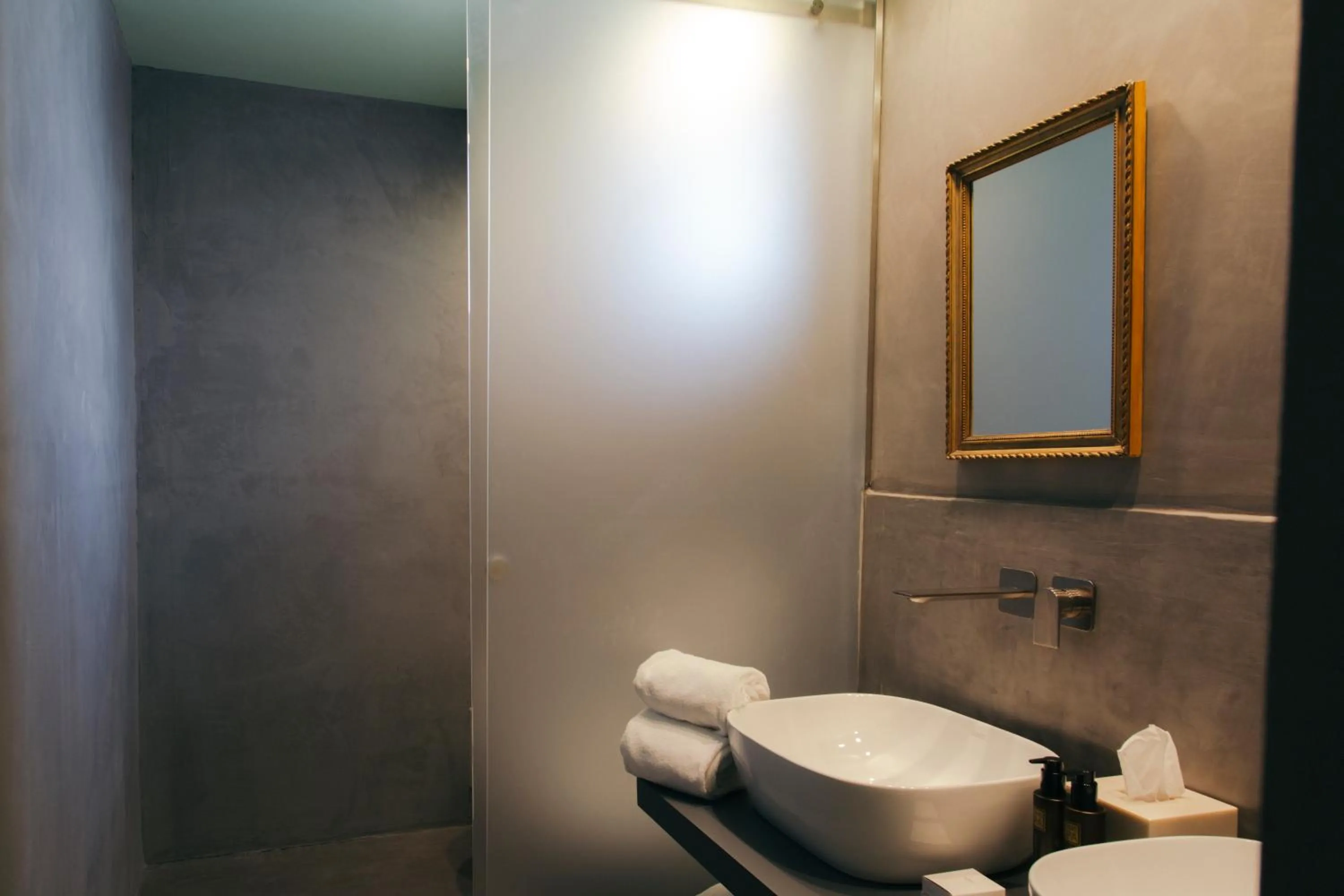 Bathroom in Fiermonte Museum by La Fiermontina
