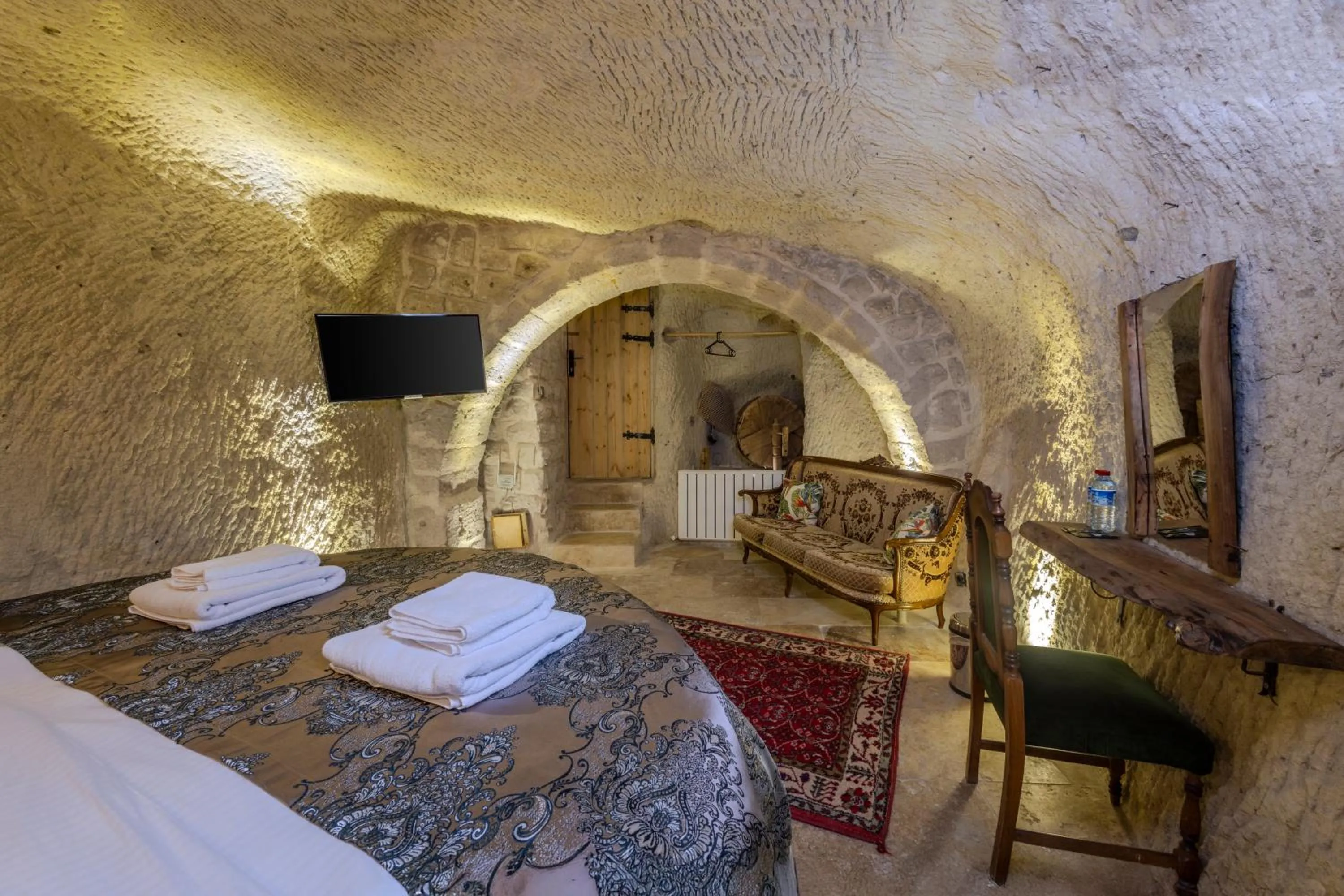 TV and multimedia, Bed in Lubberona Cave Cappadocia