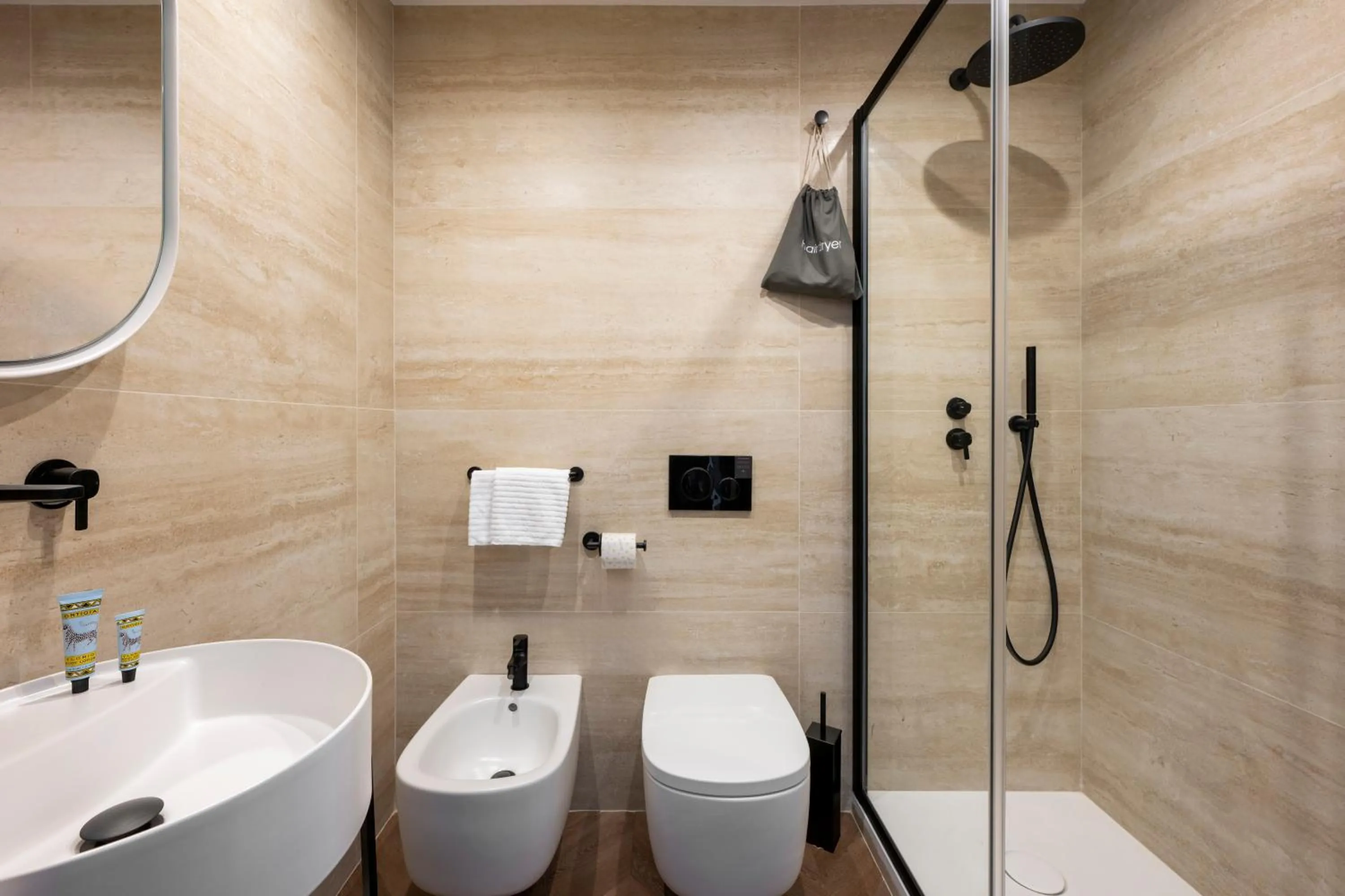 Shower in Boutique Hotel Piedra Rome City Centre