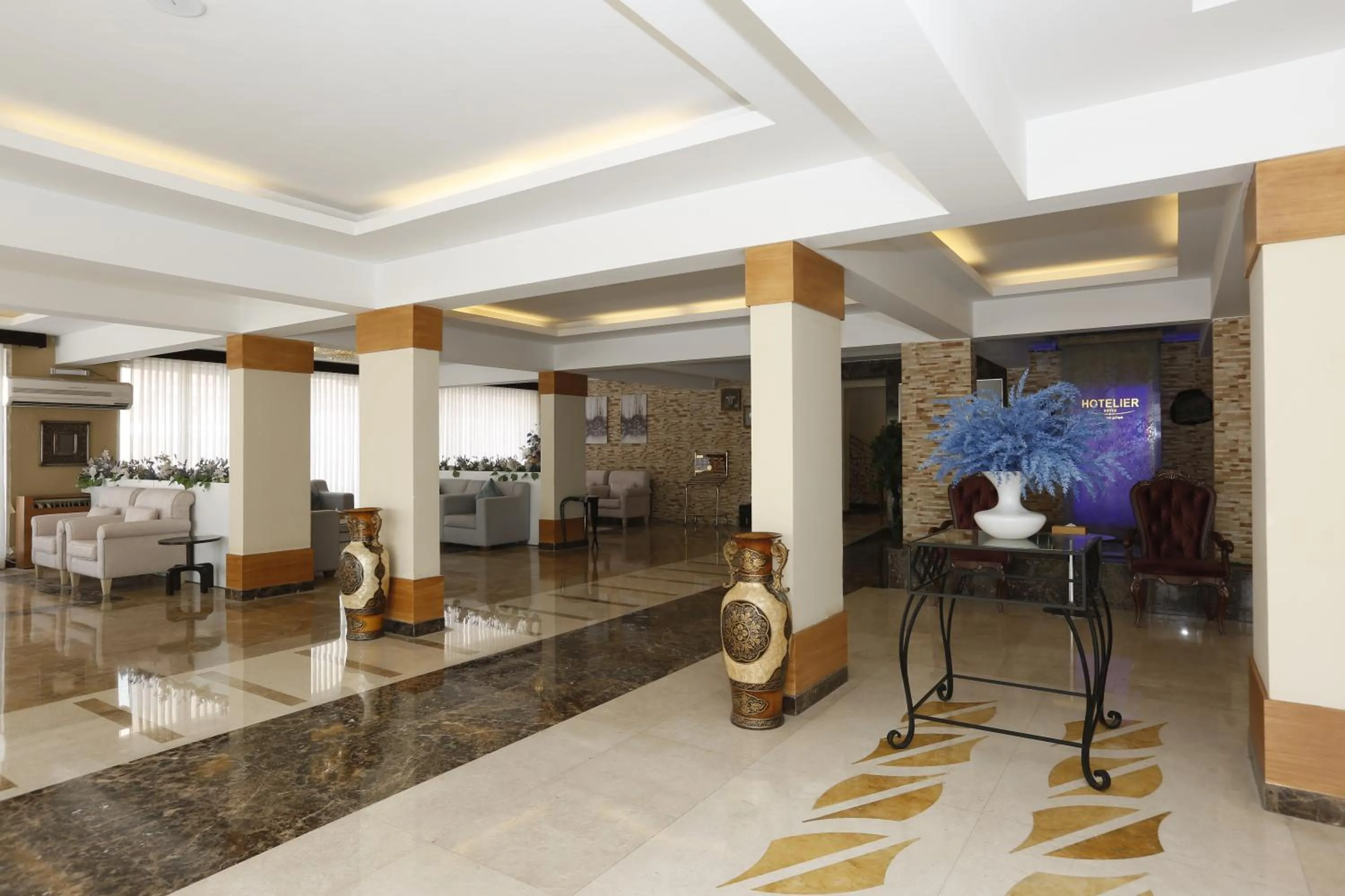 Lobby or reception in Hotelier Suites by Cantonal