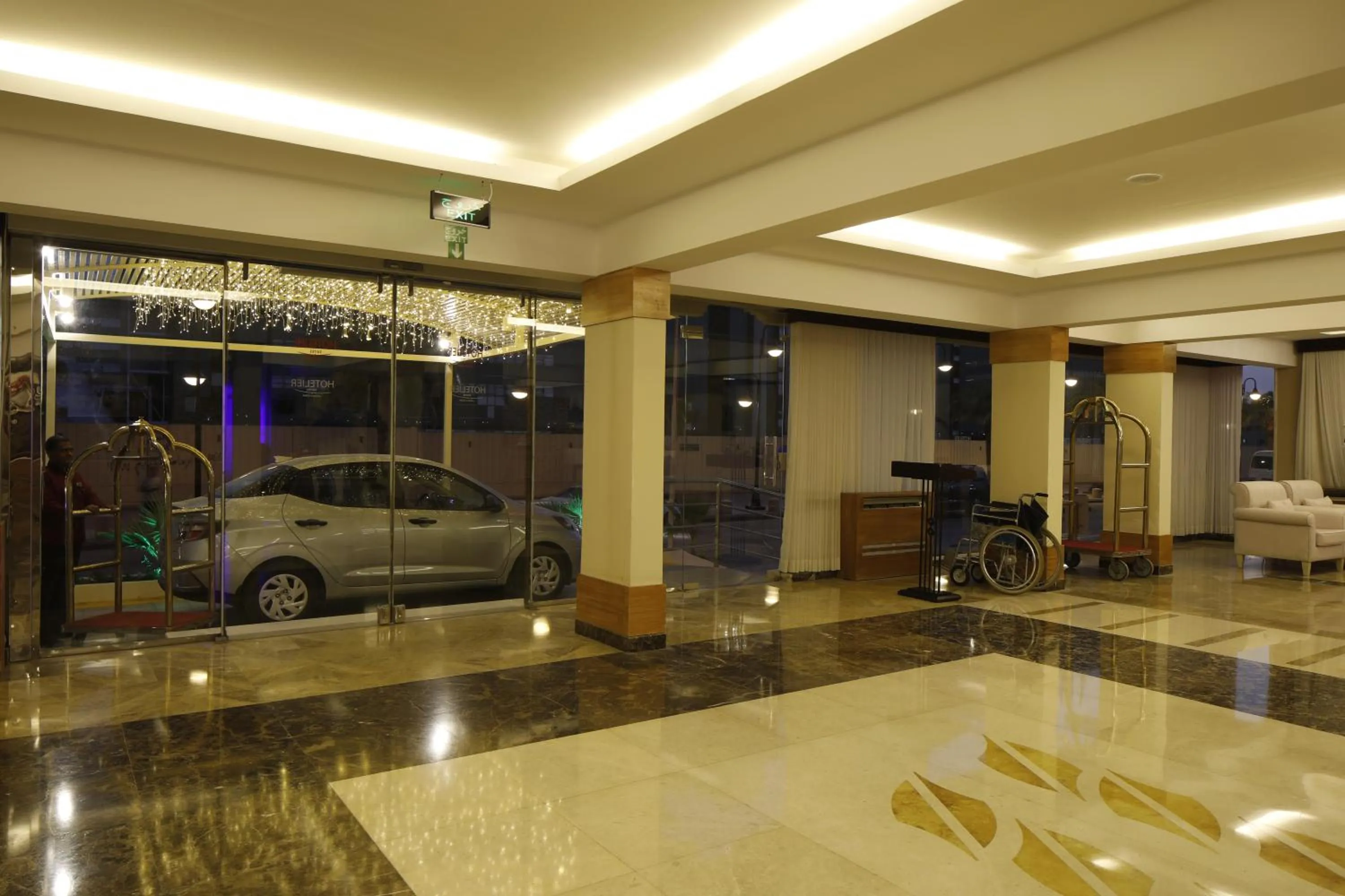 Entertainment in Hotelier Suites by Cantonal