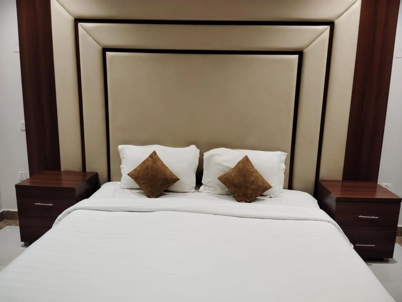 Bed in Hotelier Suites by Cantonal