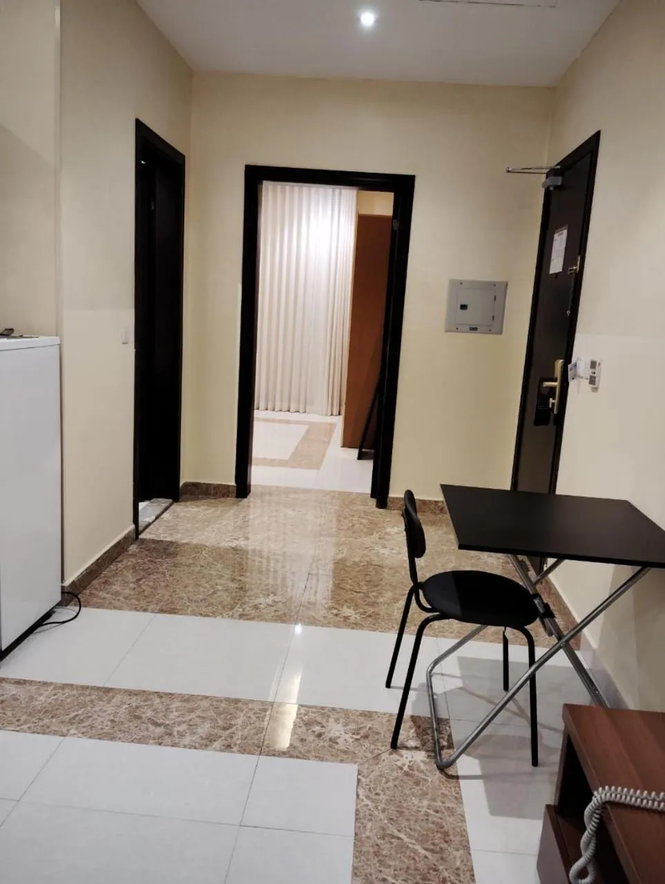 Photo of the whole room in Hotelier Suites by Cantonal